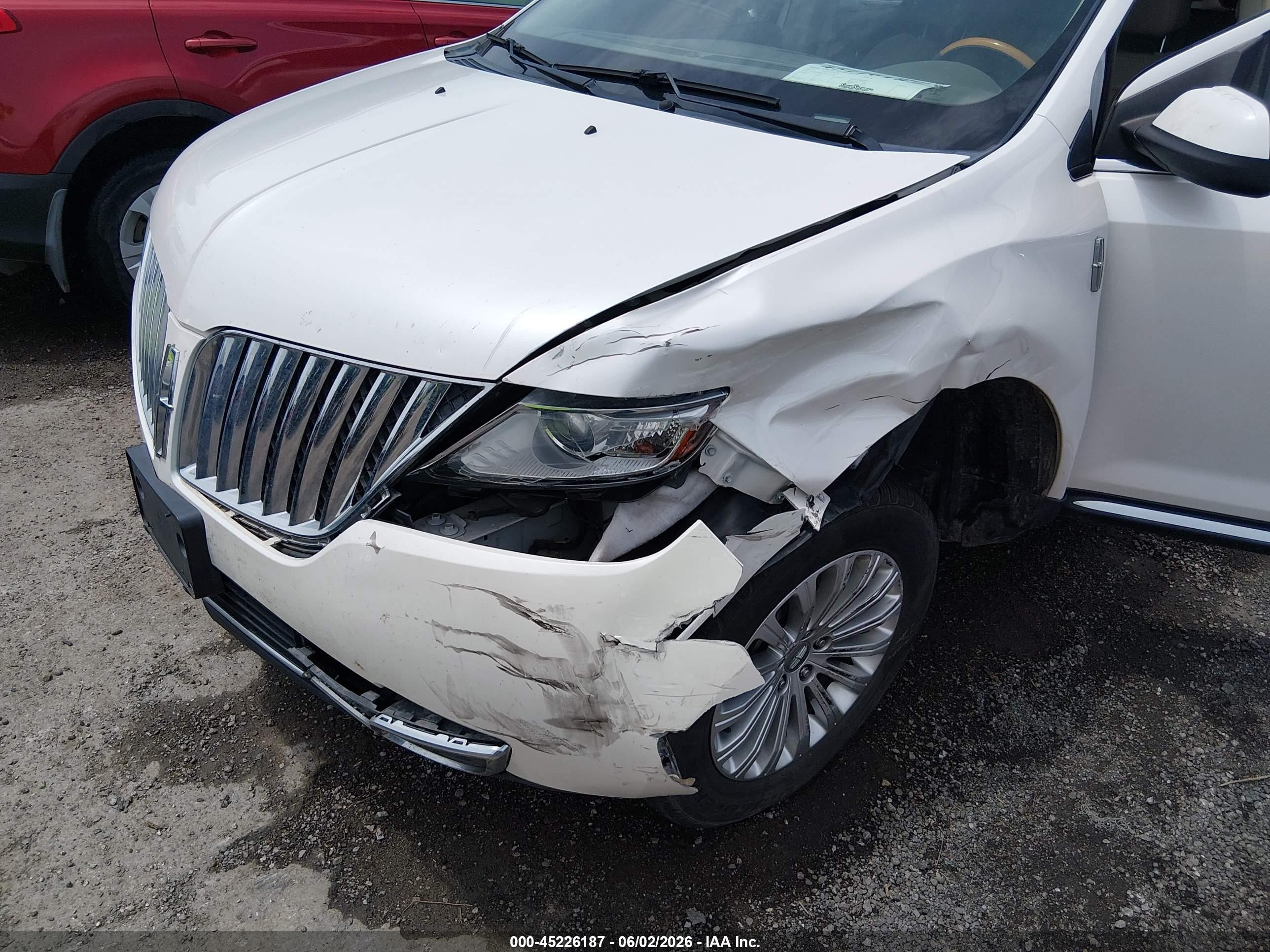 2015 Lincoln Mkx   White vin: 2LMDJ6JK2FBL32126