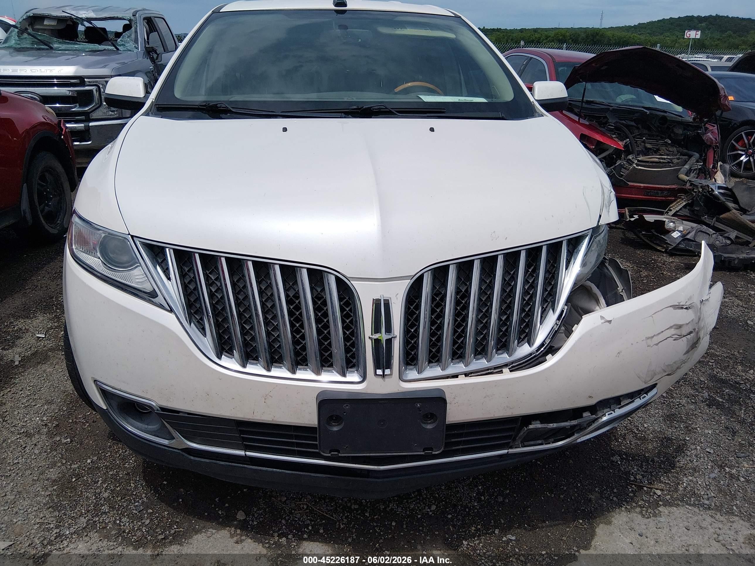 2015 Lincoln Mkx   White vin: 2LMDJ6JK2FBL32126