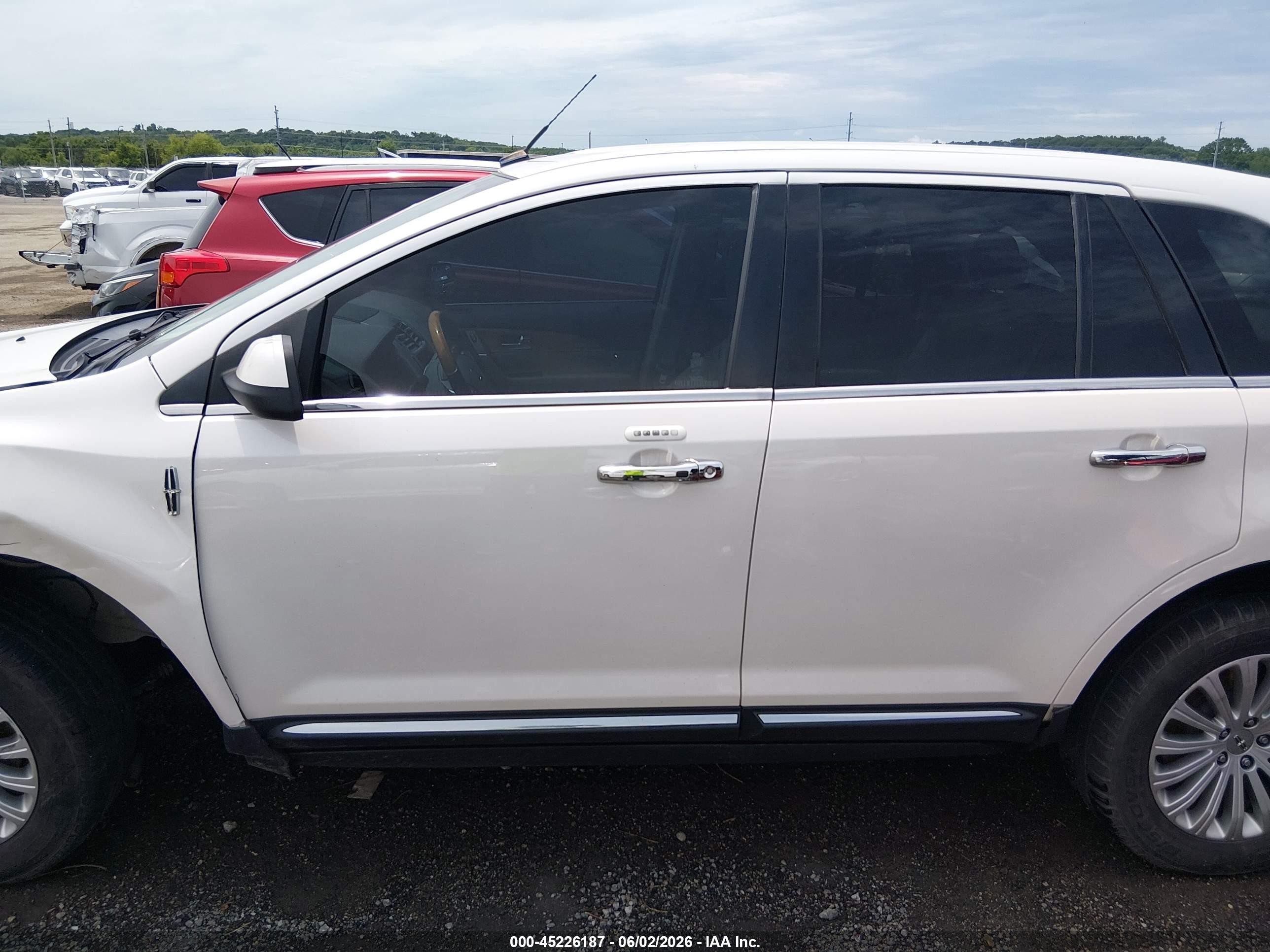 2015 Lincoln Mkx   White vin: 2LMDJ6JK2FBL32126