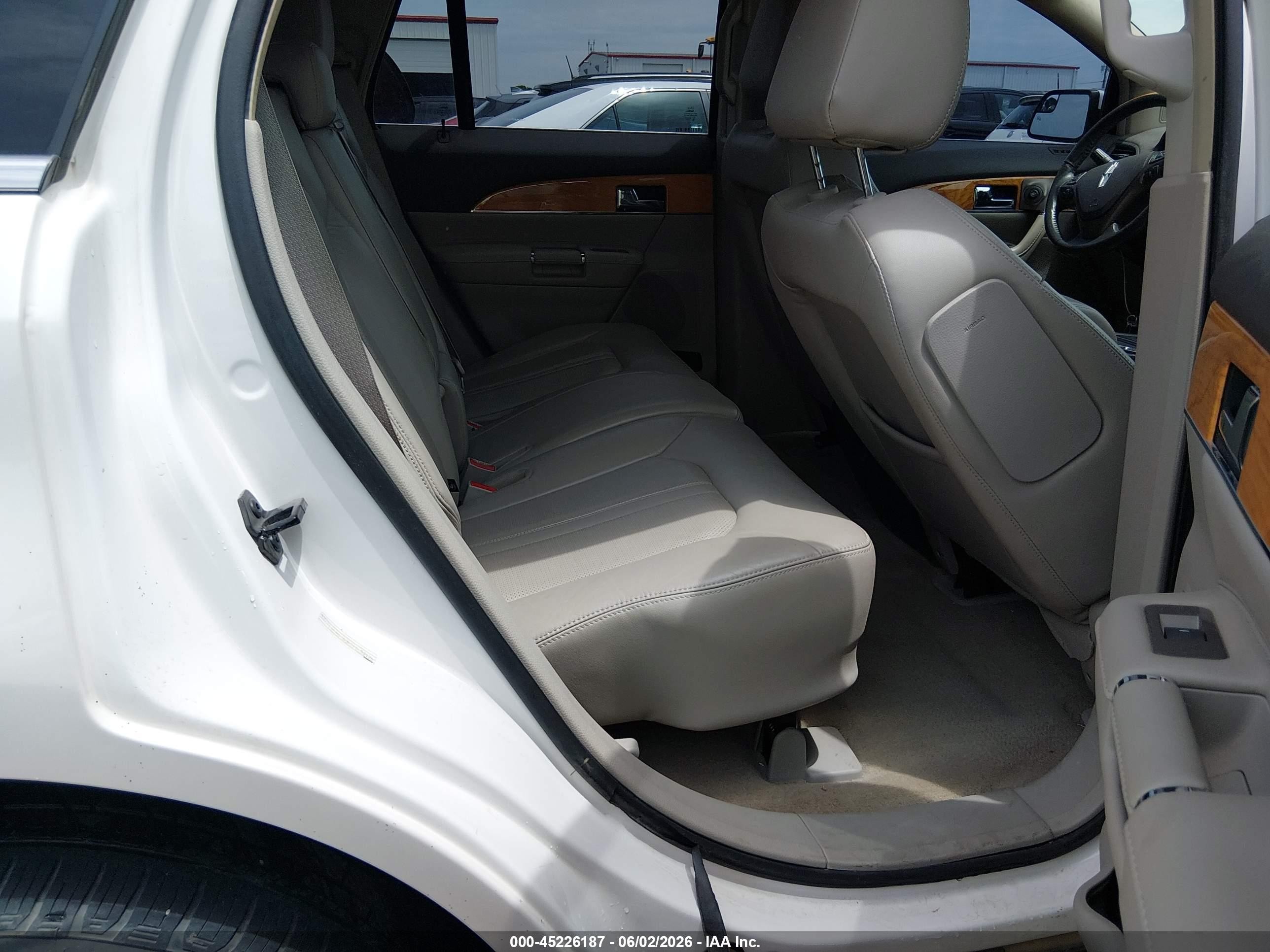 2015 Lincoln Mkx   White vin: 2LMDJ6JK2FBL32126