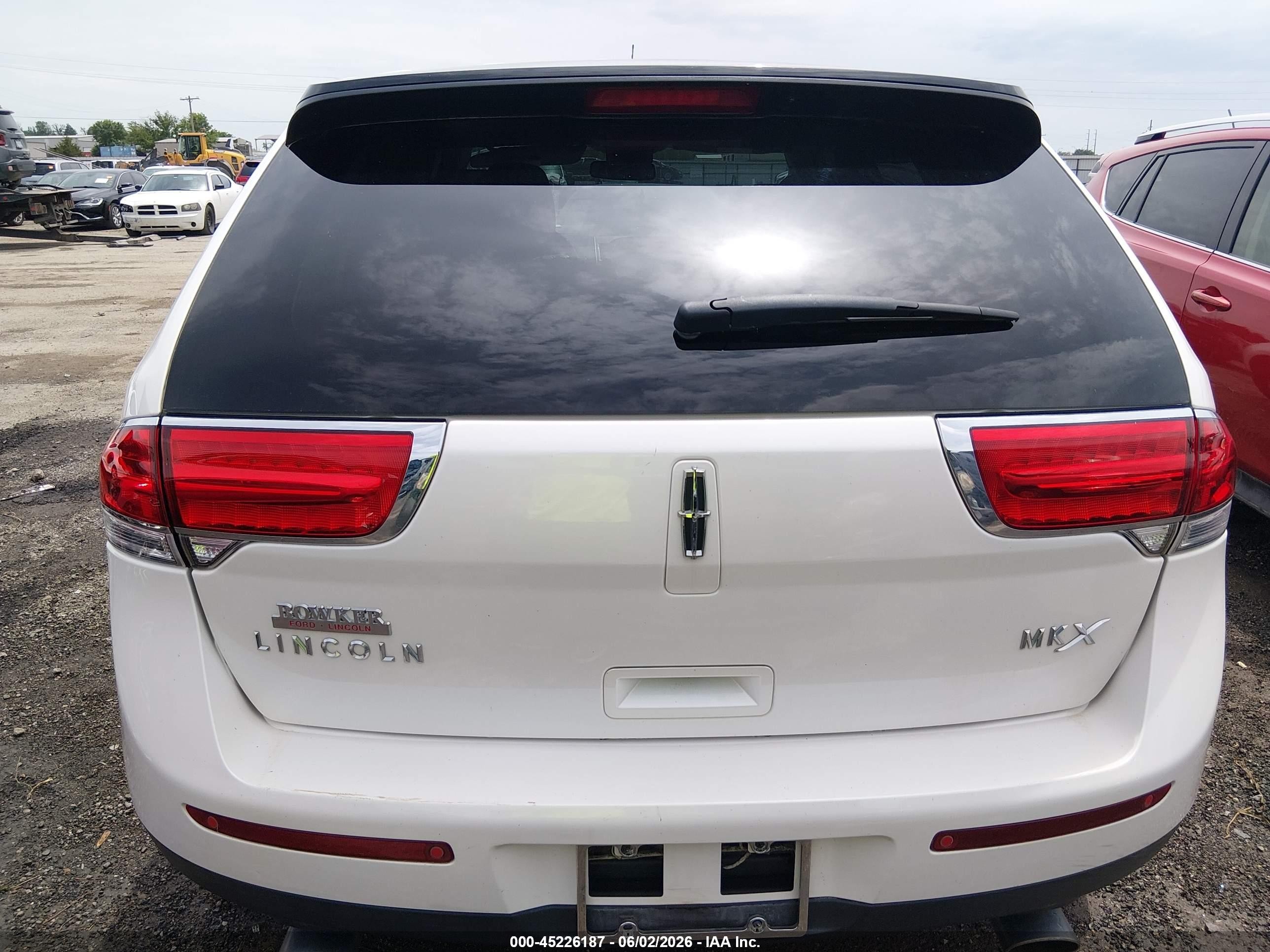 2015 Lincoln Mkx   White vin: 2LMDJ6JK2FBL32126