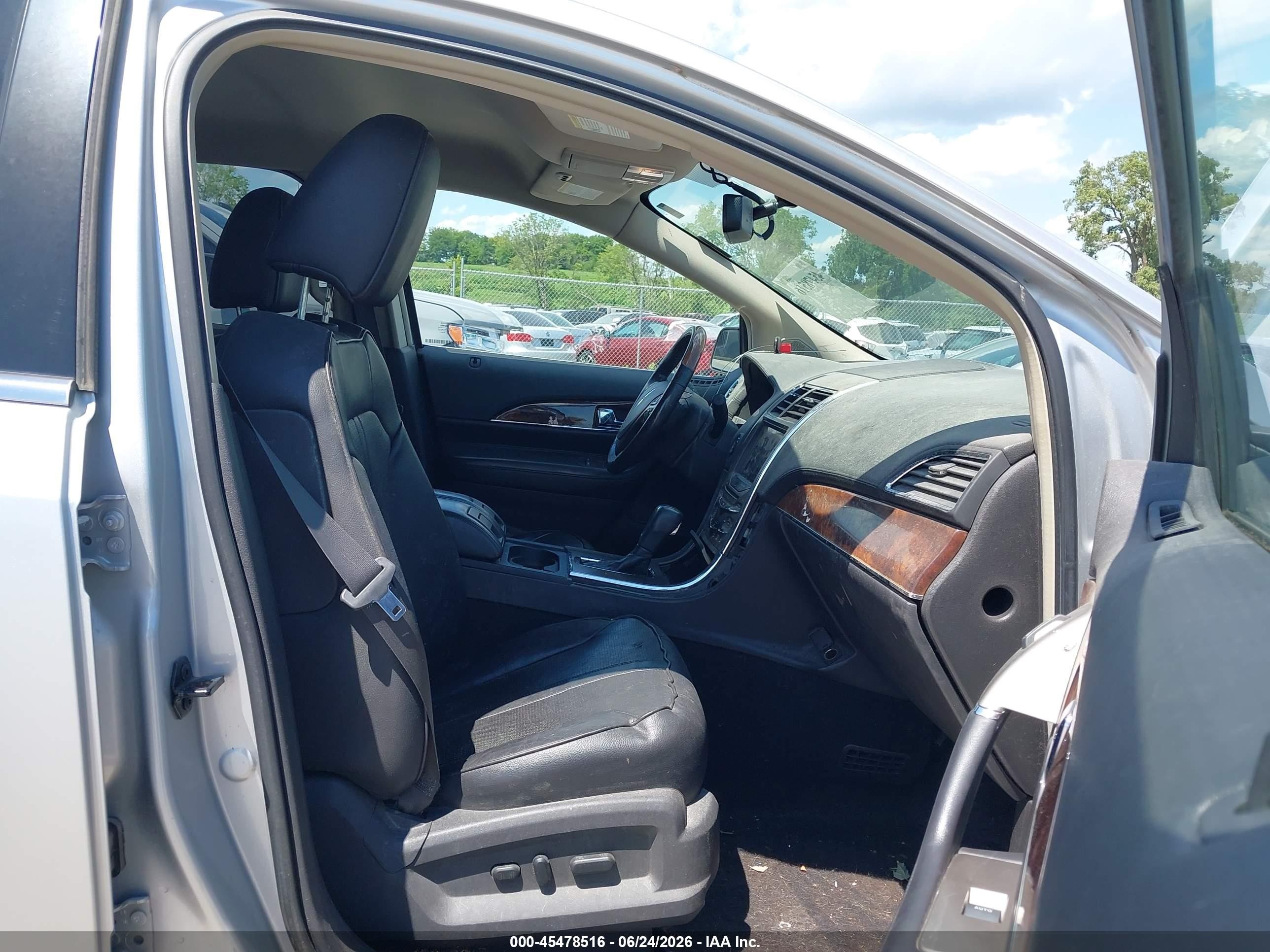 2011 Lincoln Mkx   Silver vin: 2LMDJ6JK3BBJ29580