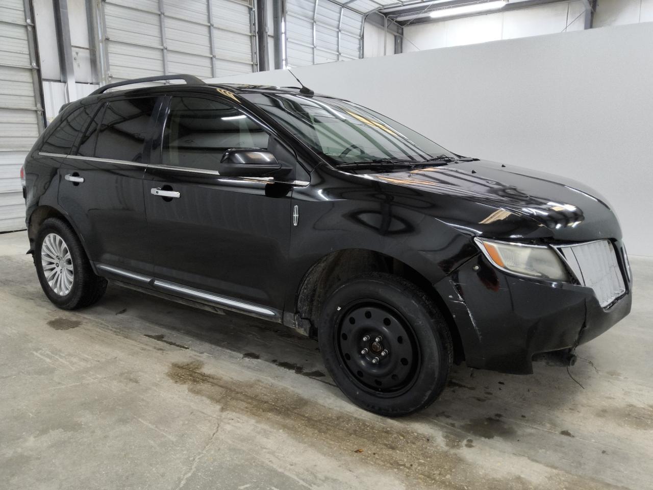 2014 Lincoln Mkx Black vin: 2LMDJ6JK3EBL18007 Damage: Right Head Lamp, Faded, Acceptable