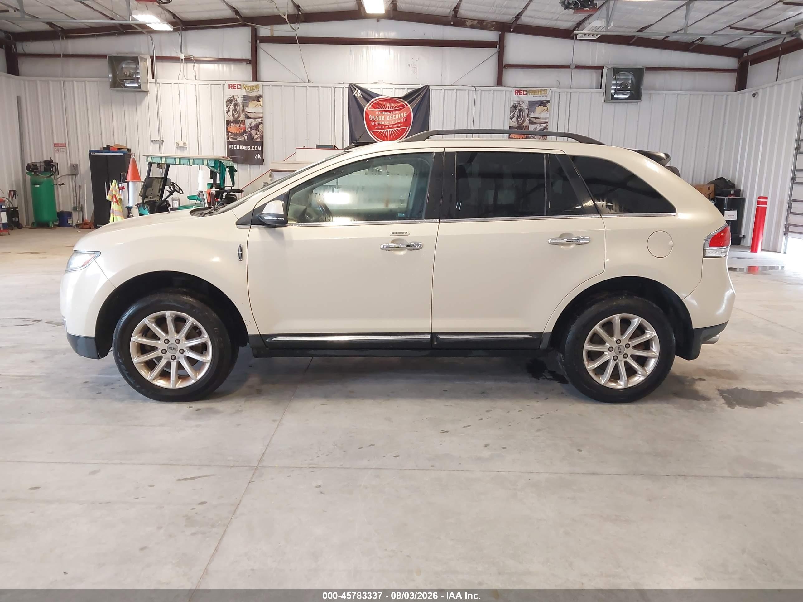 2014 Lincoln Mkx   White vin: 2LMDJ6JK3EBL19951