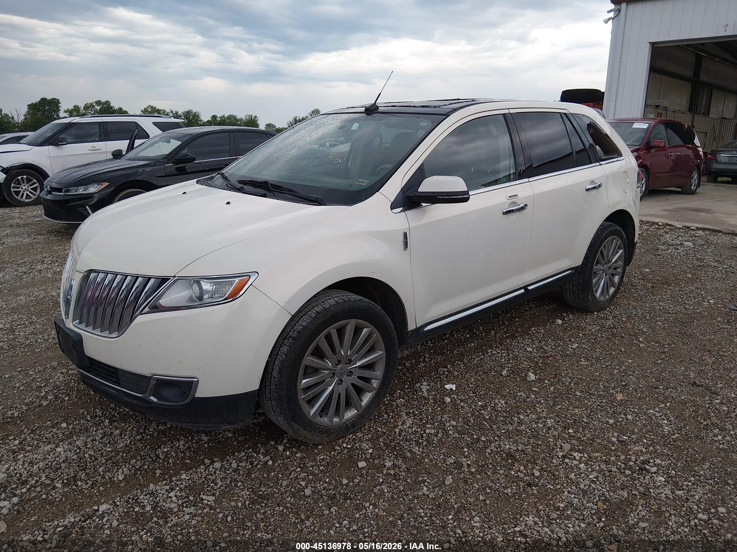 2013 Lincoln Mkx   White vin: 2LMDJ6JK4DBL43092