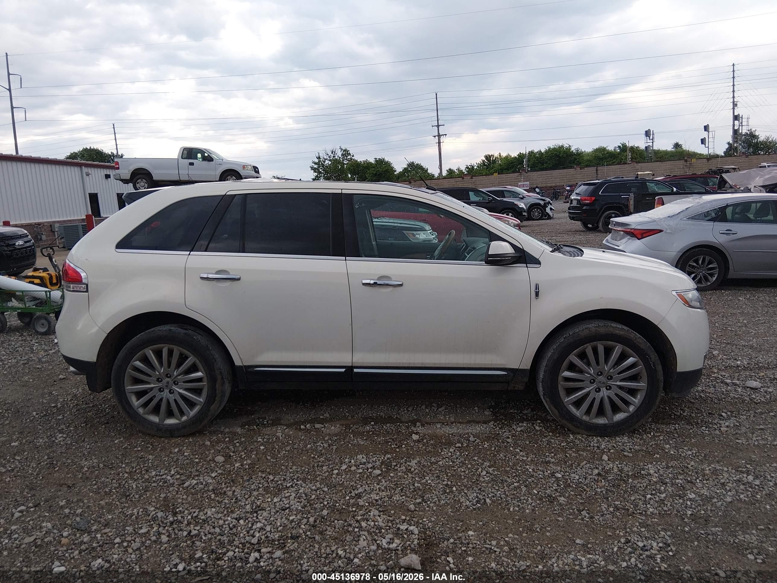 2013 Lincoln Mkx   White vin: 2LMDJ6JK4DBL43092