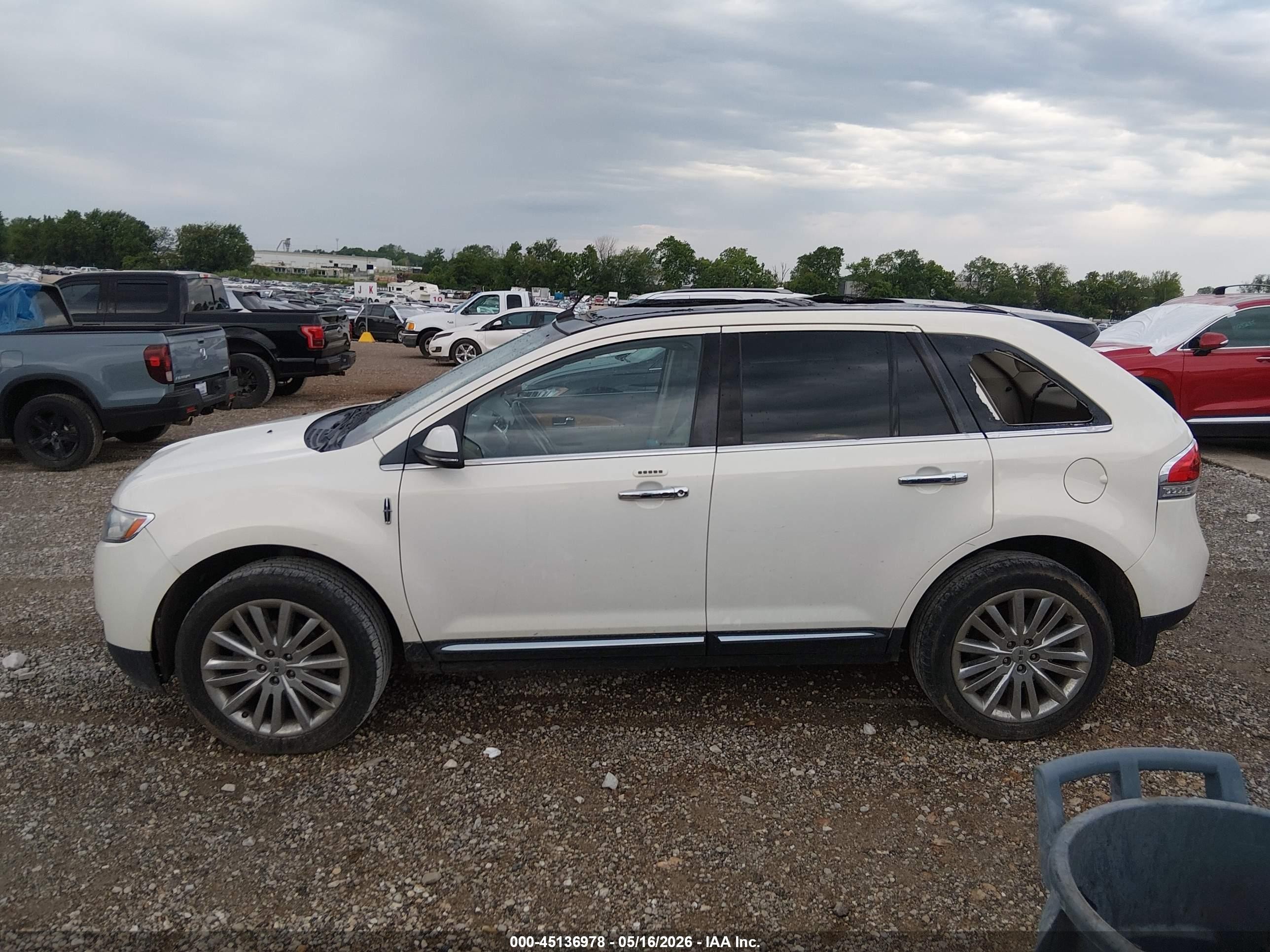 2013 Lincoln Mkx   White vin: 2LMDJ6JK4DBL43092