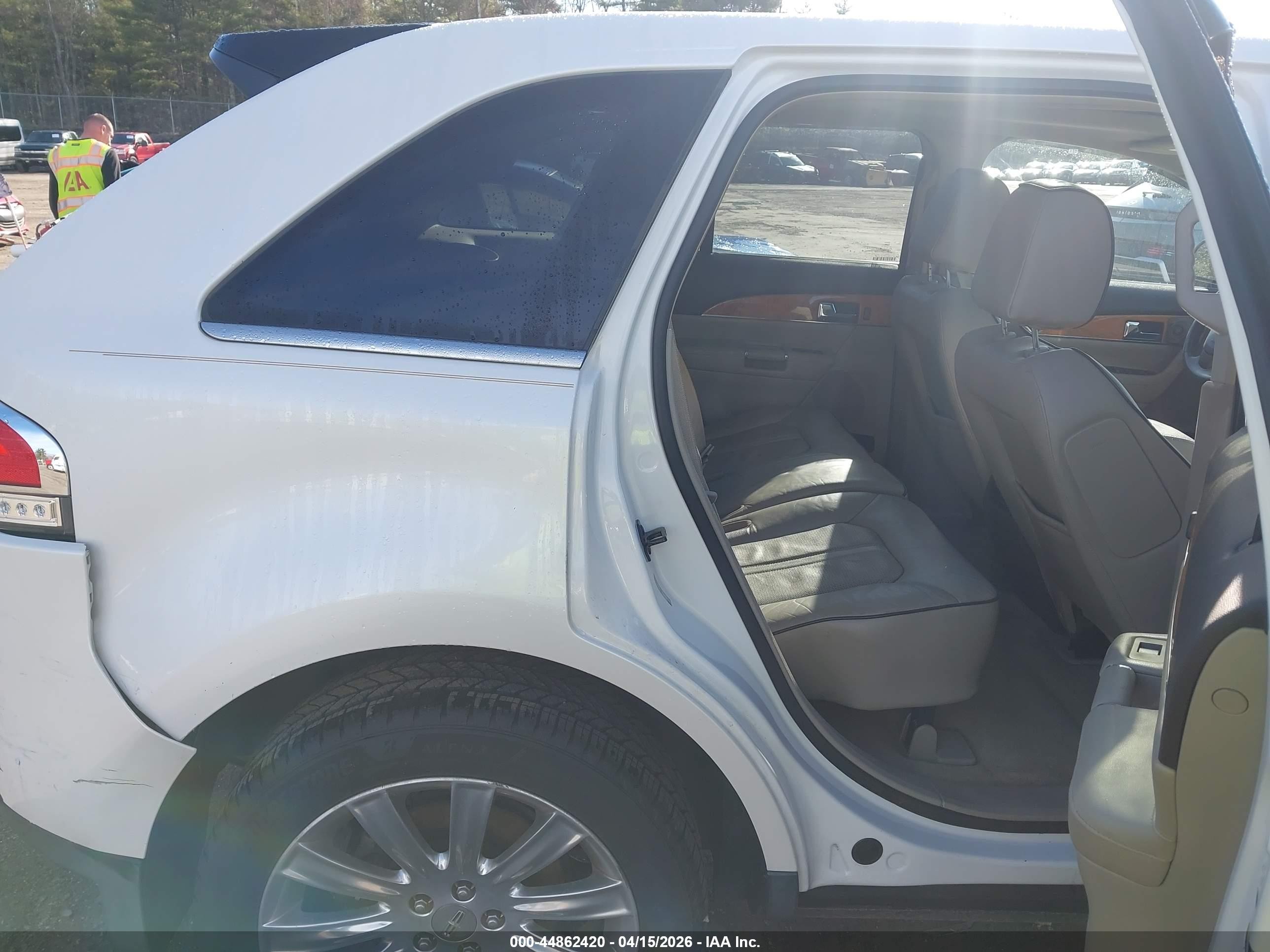 2014 Lincoln Mkx   White vin: 2LMDJ6JK5EBL14847