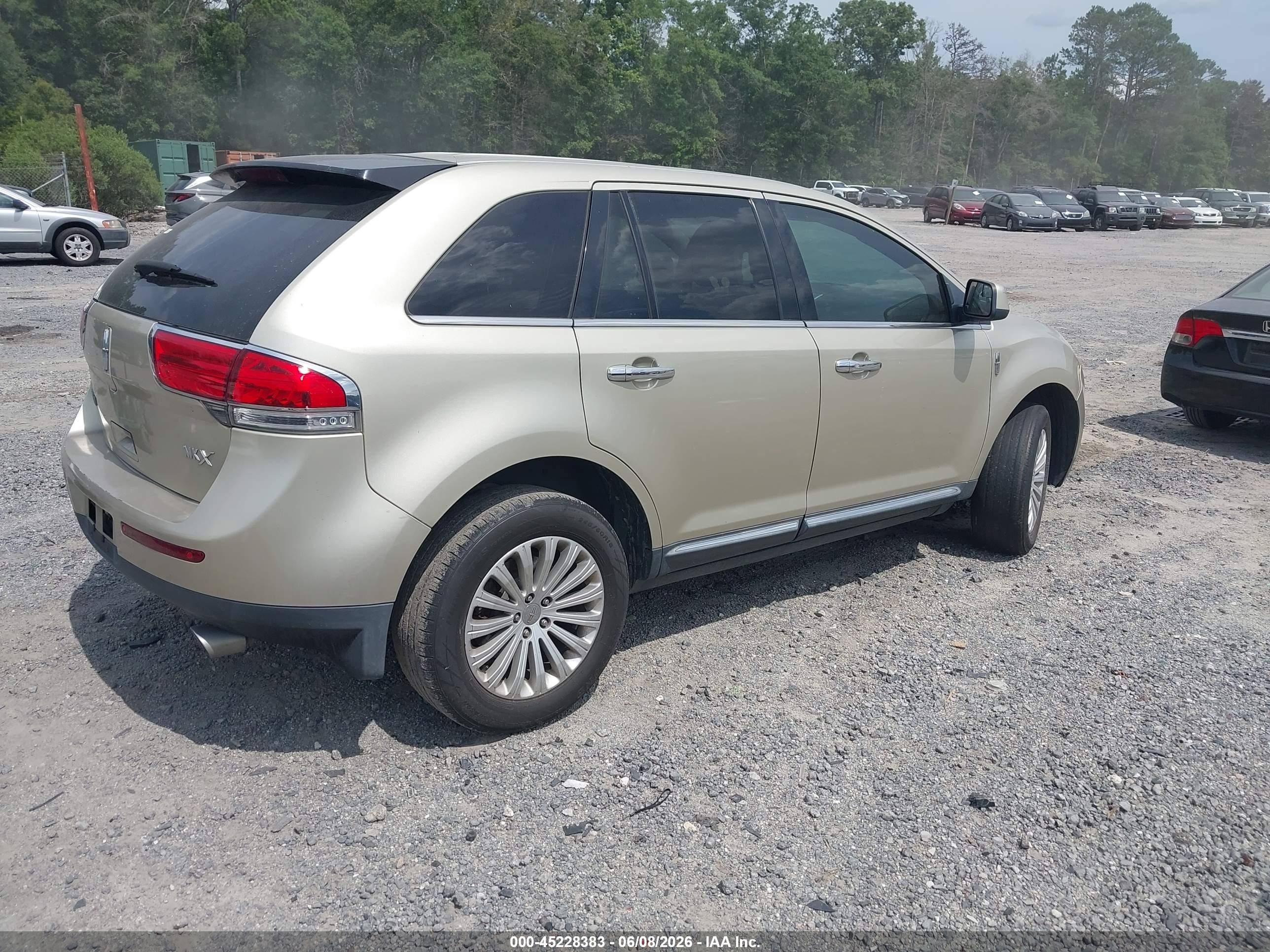 2011 Lincoln Mkx   Gold vin: 2LMDJ6JK6BBJ07637