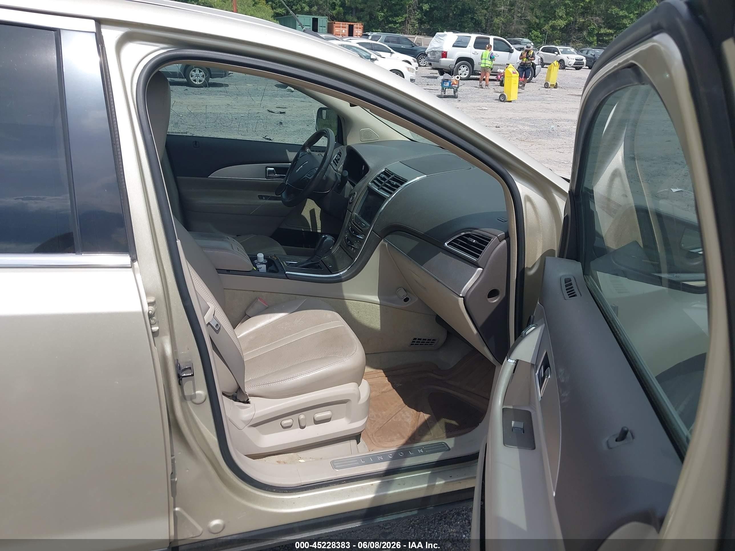 2011 Lincoln Mkx   Gold vin: 2LMDJ6JK6BBJ07637