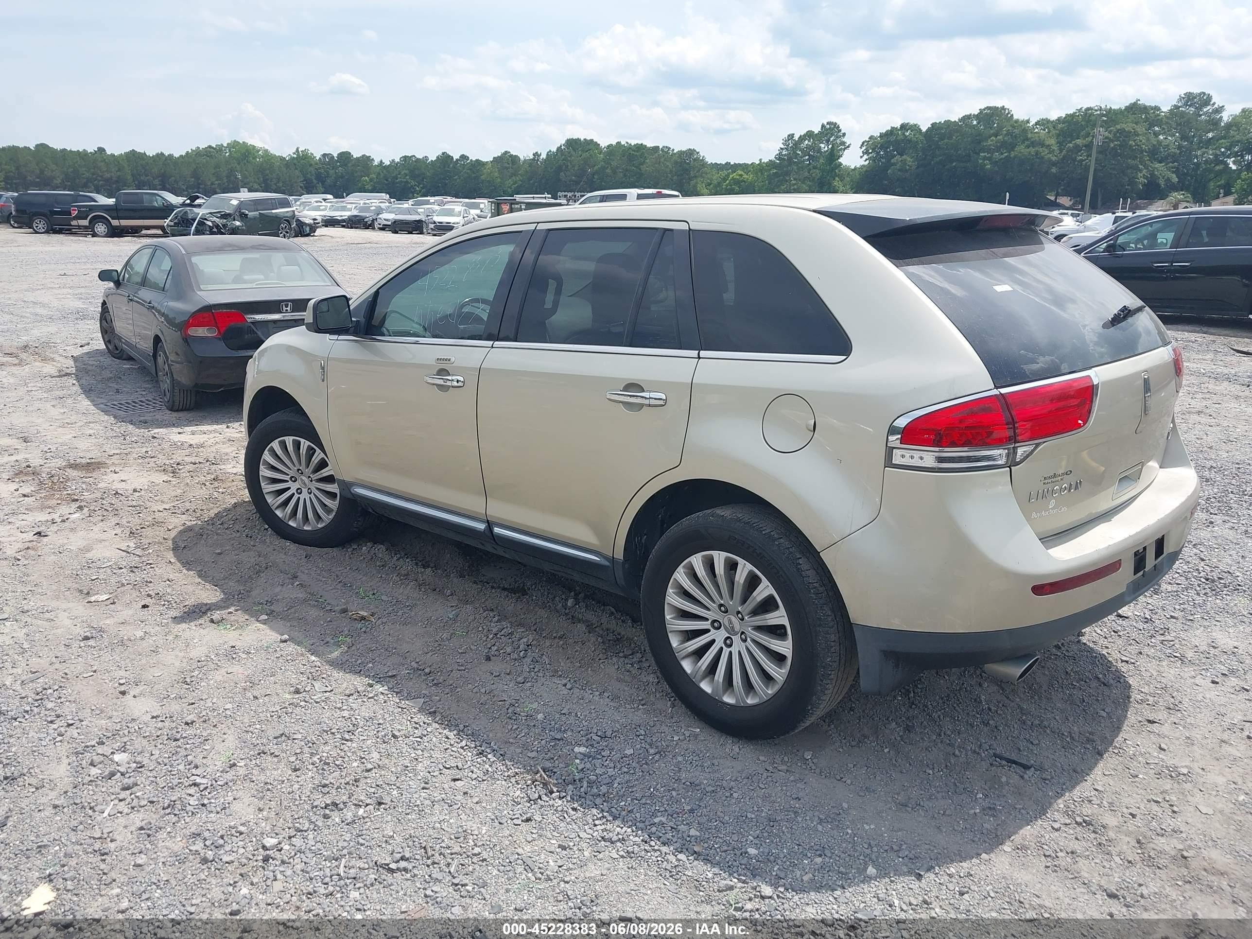 2011 Lincoln Mkx   Gold vin: 2LMDJ6JK6BBJ07637