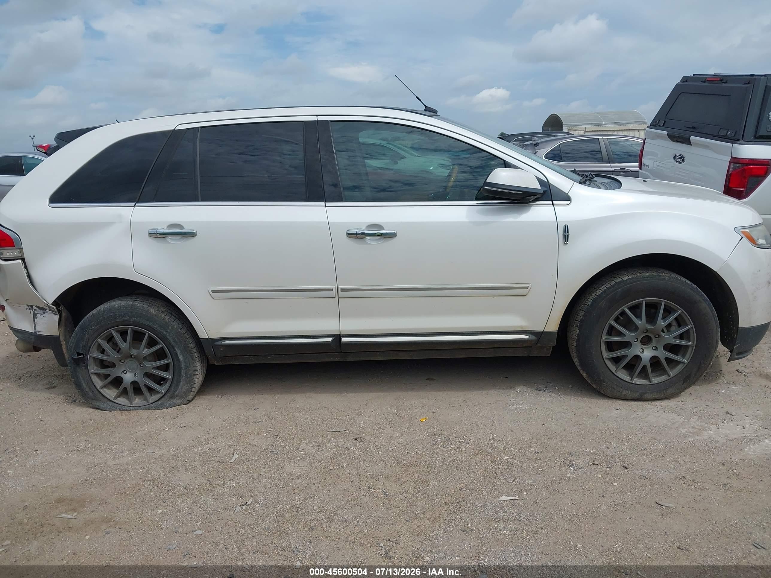 2013 Lincoln Mkx   White vin: 2LMDJ6JK6DBL36564