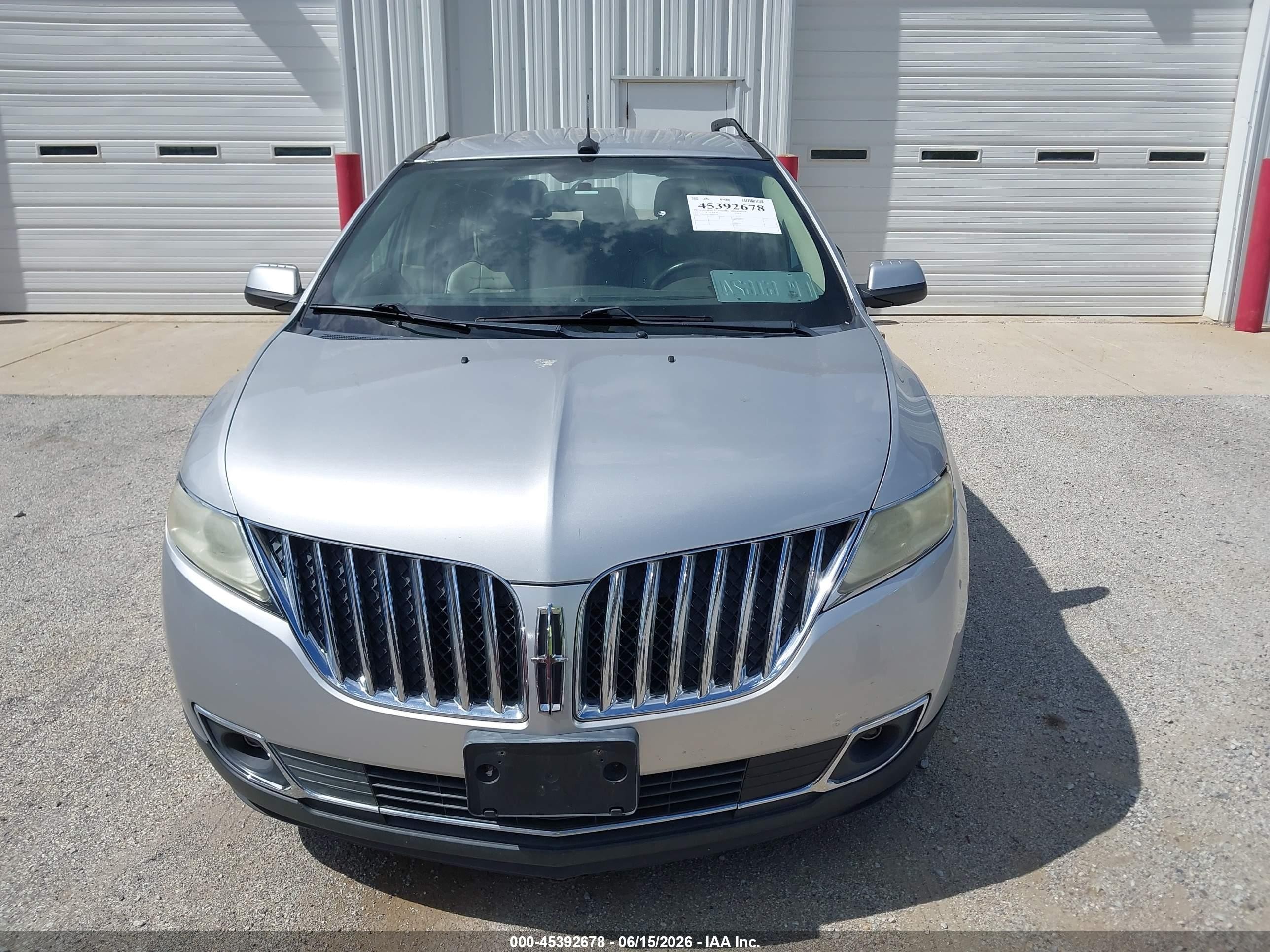 2011 Lincoln Mkx   Silver vin: 2LMDJ6JK7BBJ20526