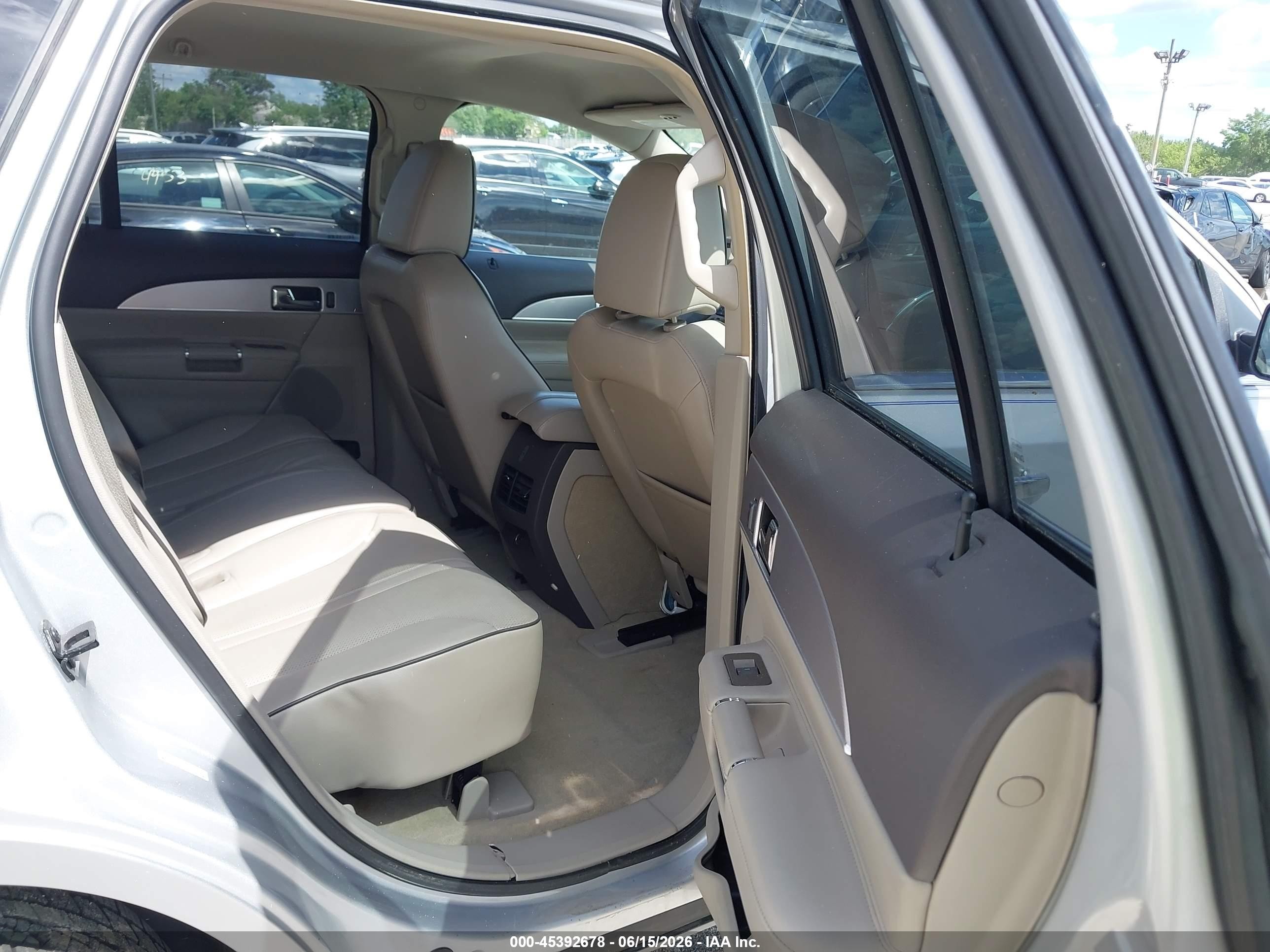 2011 Lincoln Mkx   Silver vin: 2LMDJ6JK7BBJ20526