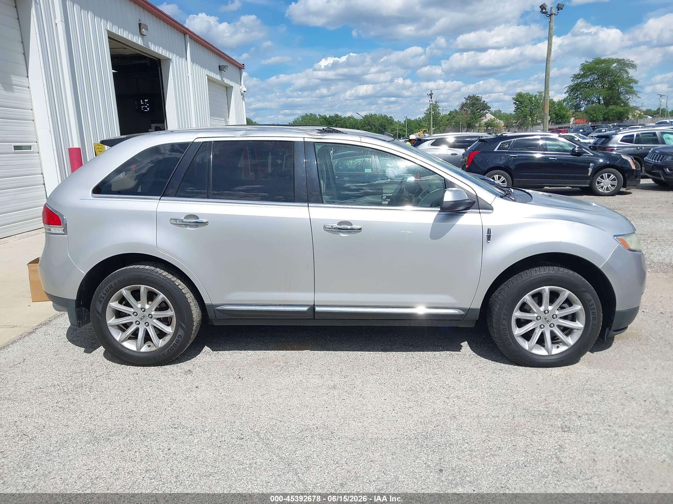2011 Lincoln Mkx   Silver vin: 2LMDJ6JK7BBJ20526