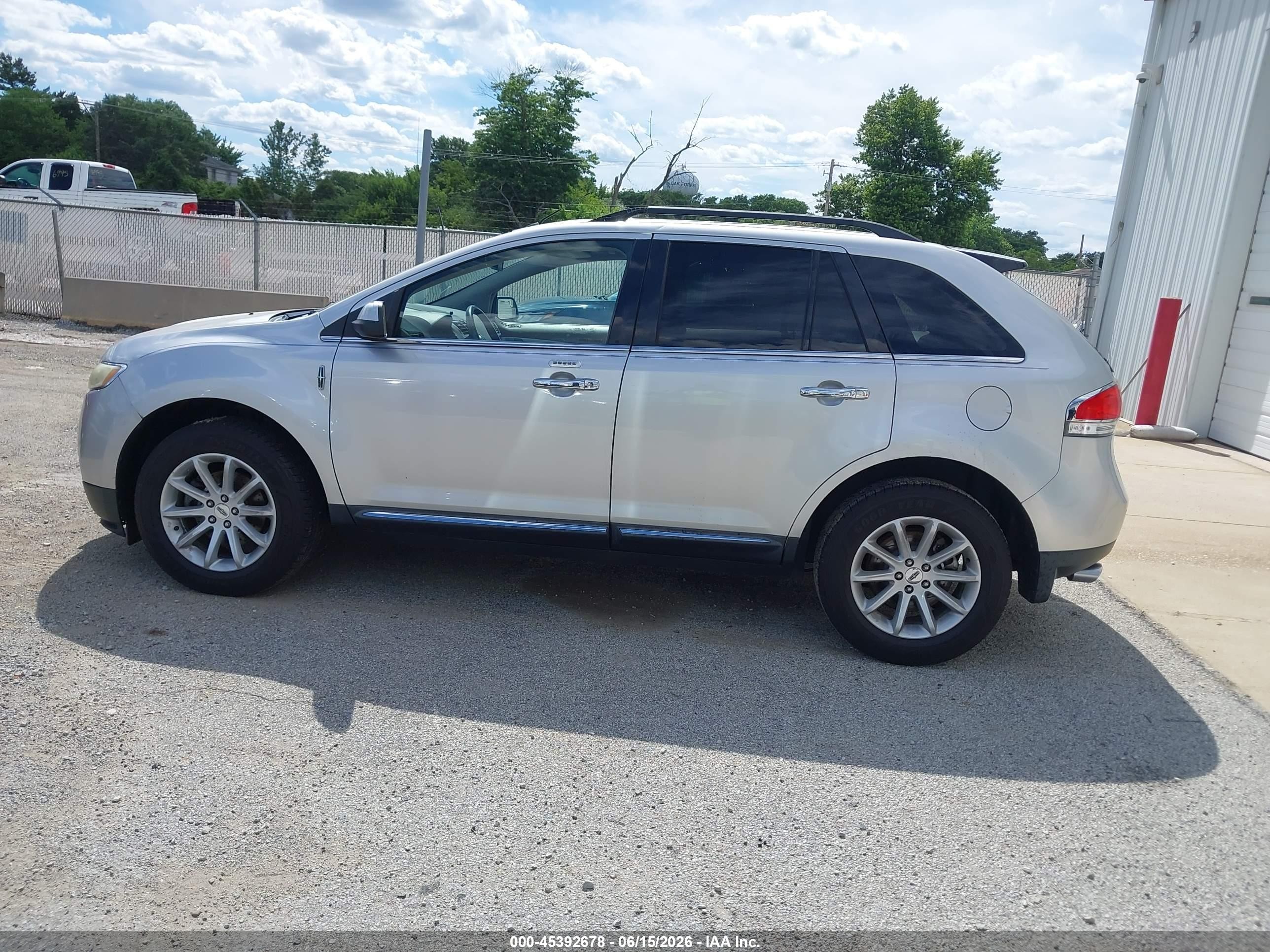 2011 Lincoln Mkx   Silver vin: 2LMDJ6JK7BBJ20526