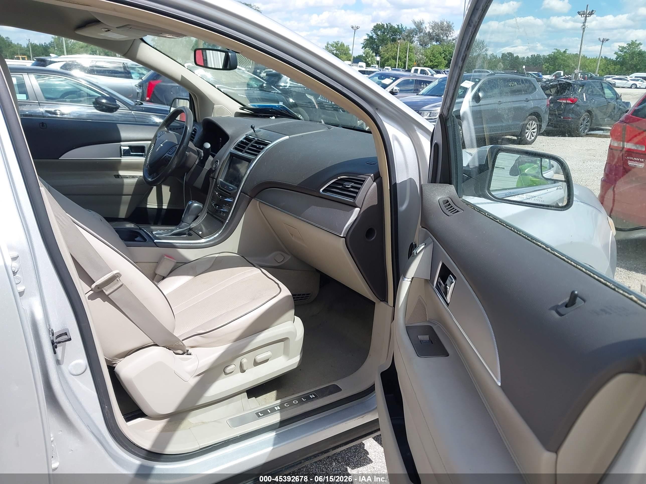 2011 Lincoln Mkx   Silver vin: 2LMDJ6JK7BBJ20526