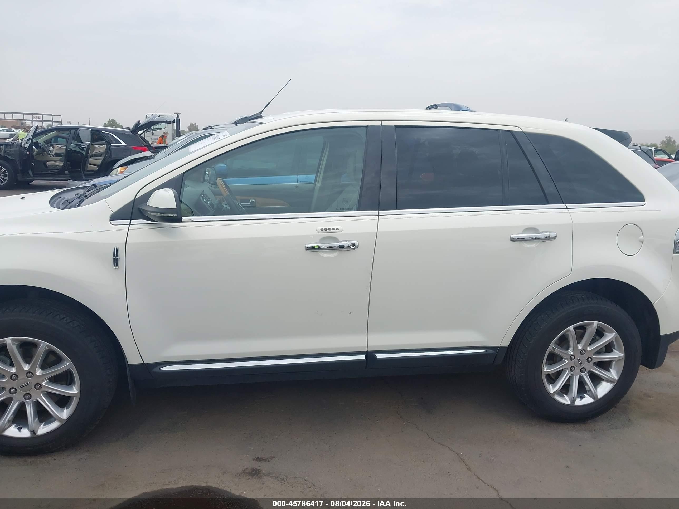 2013 Lincoln Mkx   White vin: 2LMDJ6JK7DBL00642