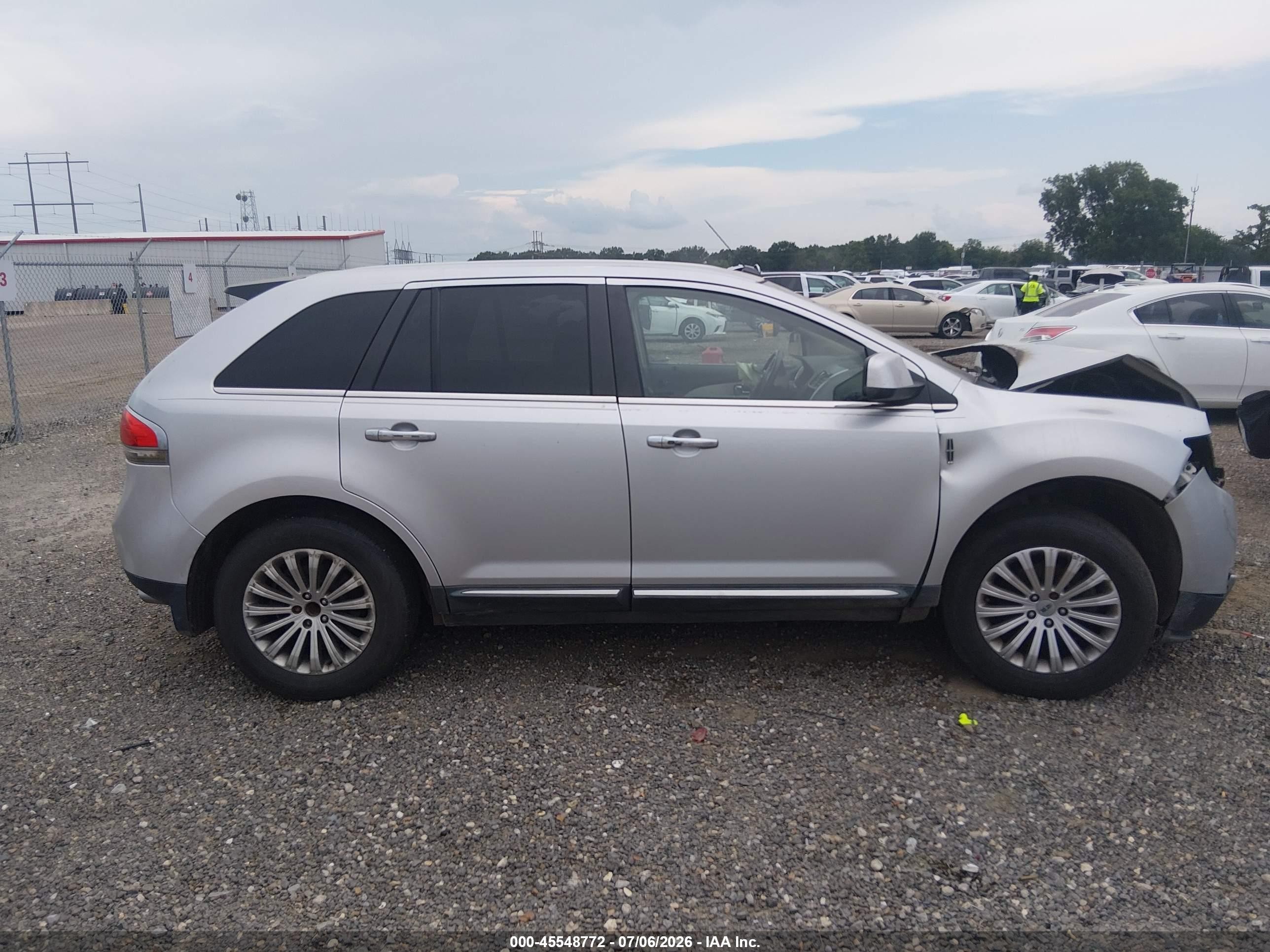 2011 Lincoln Mkx   Silver vin: 2LMDJ6JK8BBJ12399