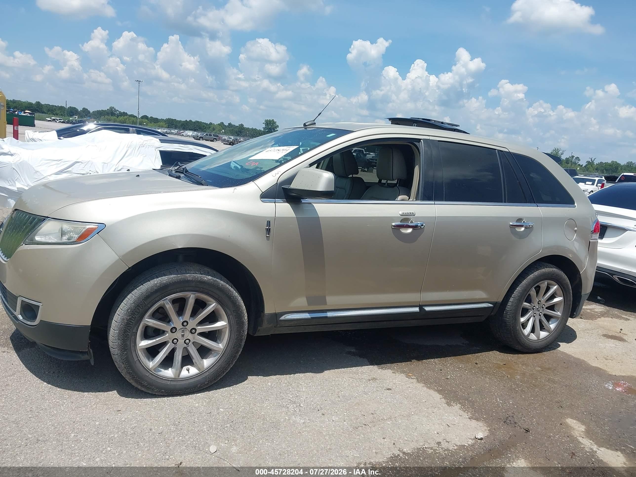 2011 Lincoln Mkx   Gold vin: 2LMDJ6JK8BBJ12774