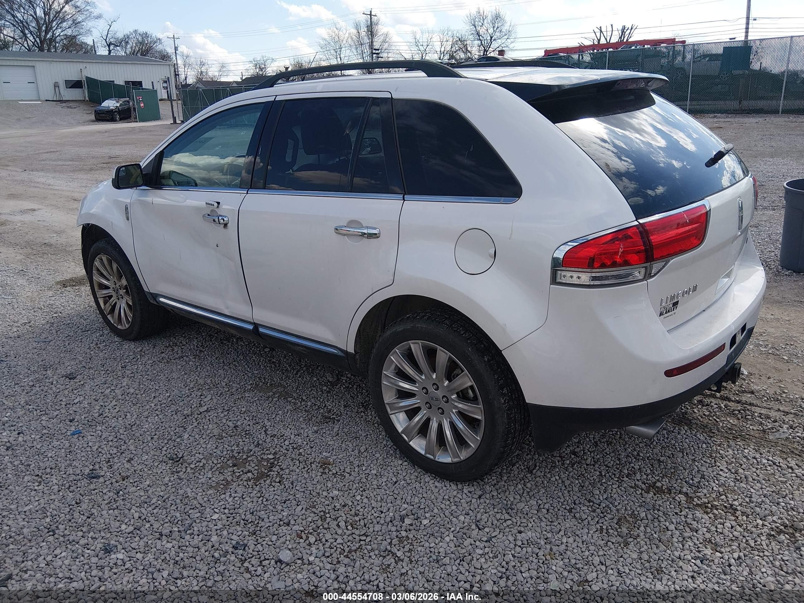 2011 Lincoln Mkx   White vin: 2LMDJ6JK8BBJ28893