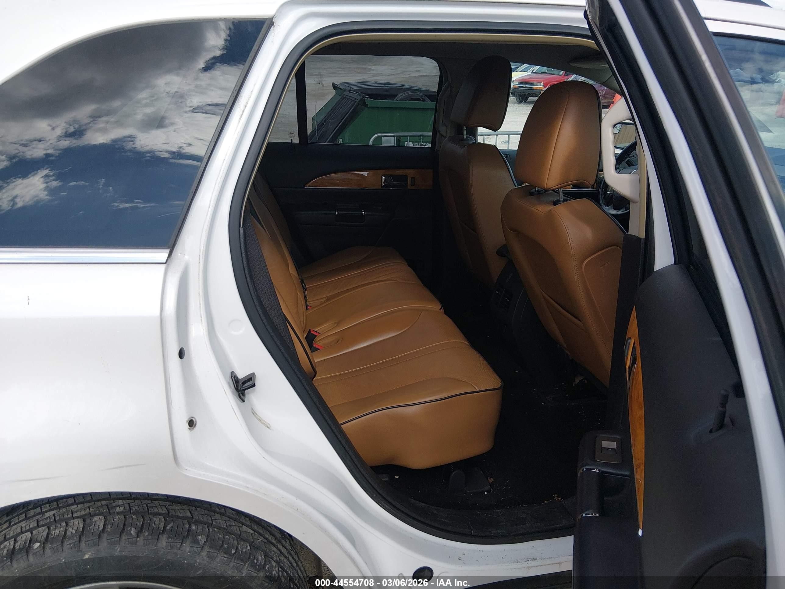 2011 Lincoln Mkx   White vin: 2LMDJ6JK8BBJ28893