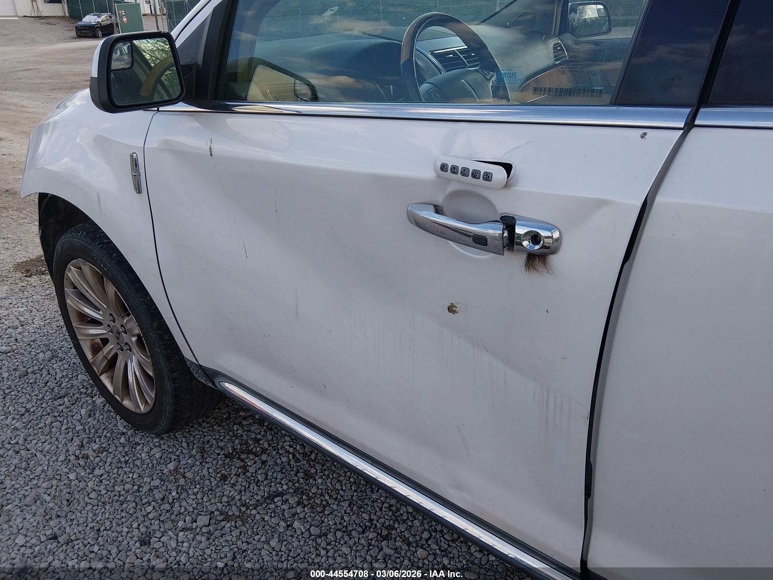 2011 Lincoln Mkx   White vin: 2LMDJ6JK8BBJ28893