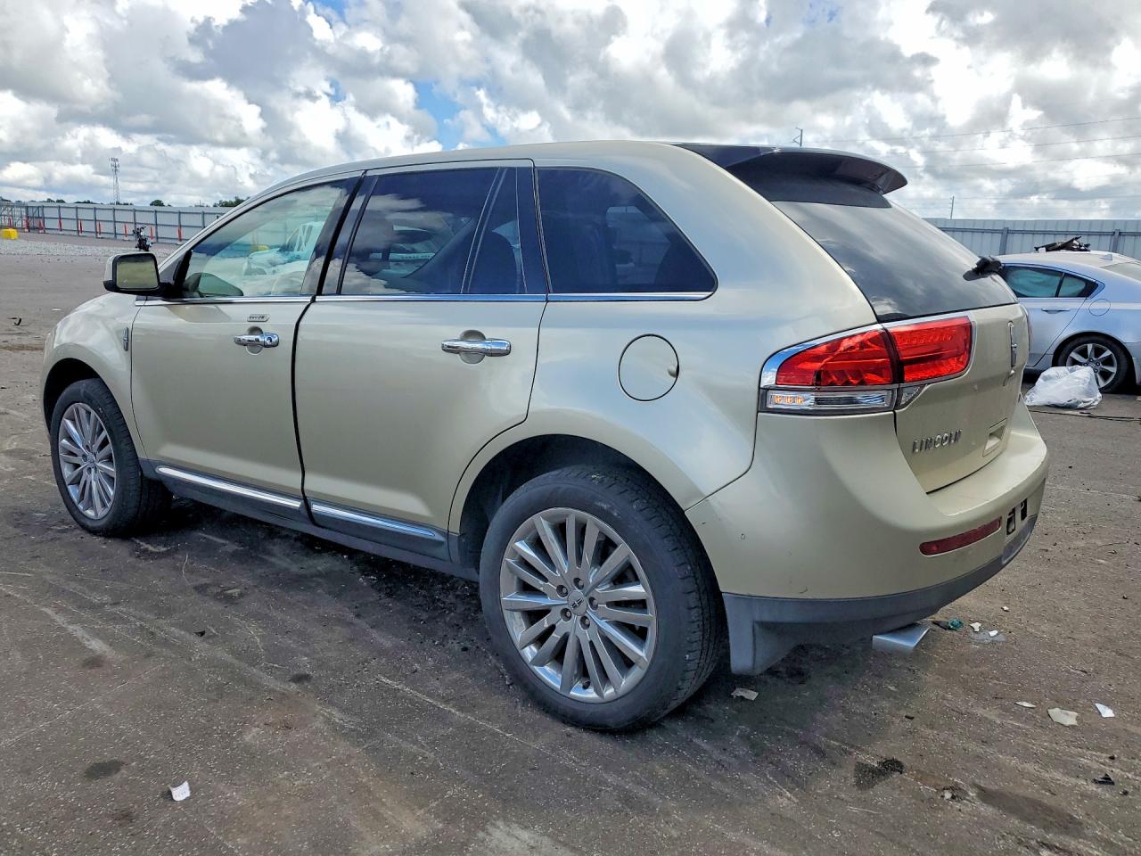 2011 Lincoln Mkx Gold vin: 2LMDJ6JK9BBJ01041