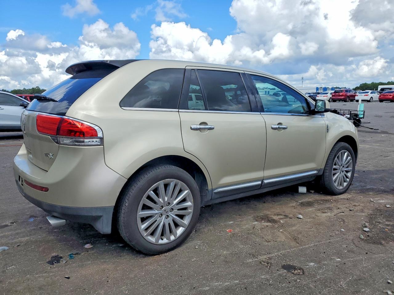 2011 Lincoln Mkx Gold vin: 2LMDJ6JK9BBJ01041