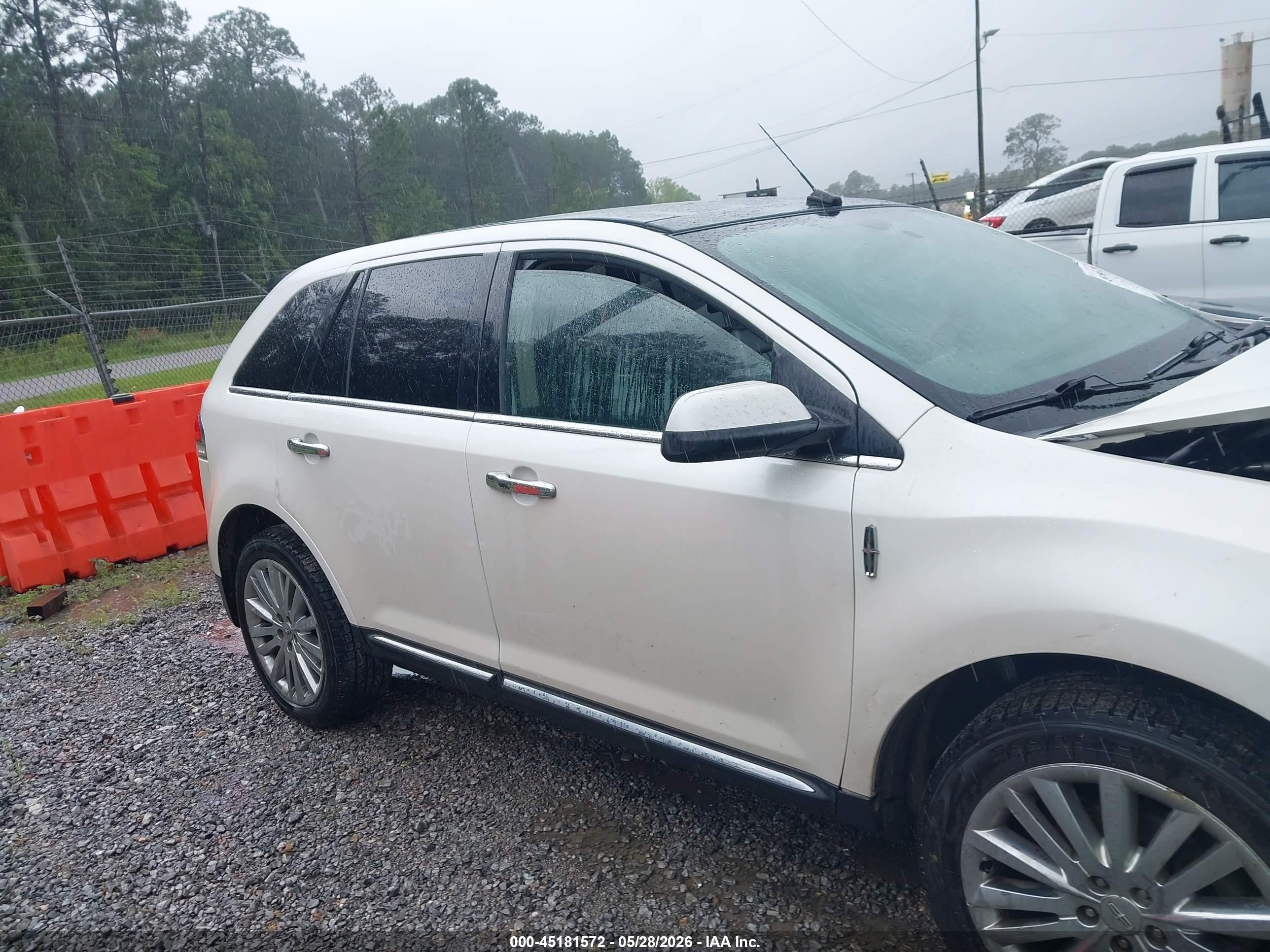2011 Lincoln Mkx   White vin: 2LMDJ6JK9BBJ28546