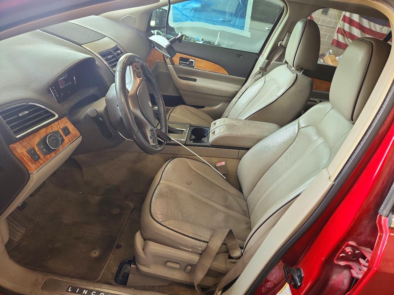 2011 Lincoln Mkx Burgundy vin: 2LMDJ6JKXBBJ15997