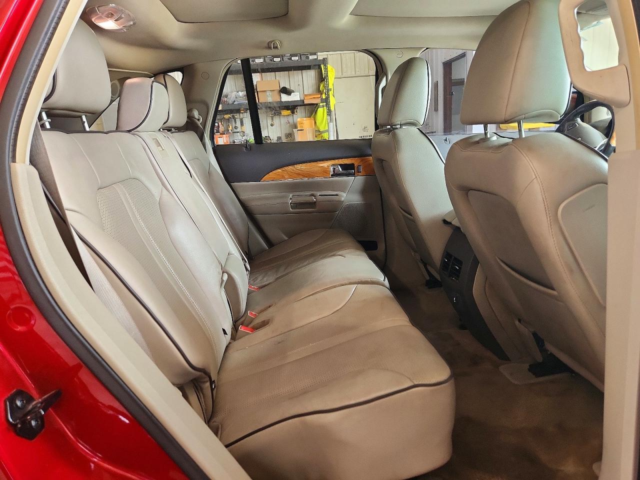 2011 Lincoln Mkx Burgundy vin: 2LMDJ6JKXBBJ15997