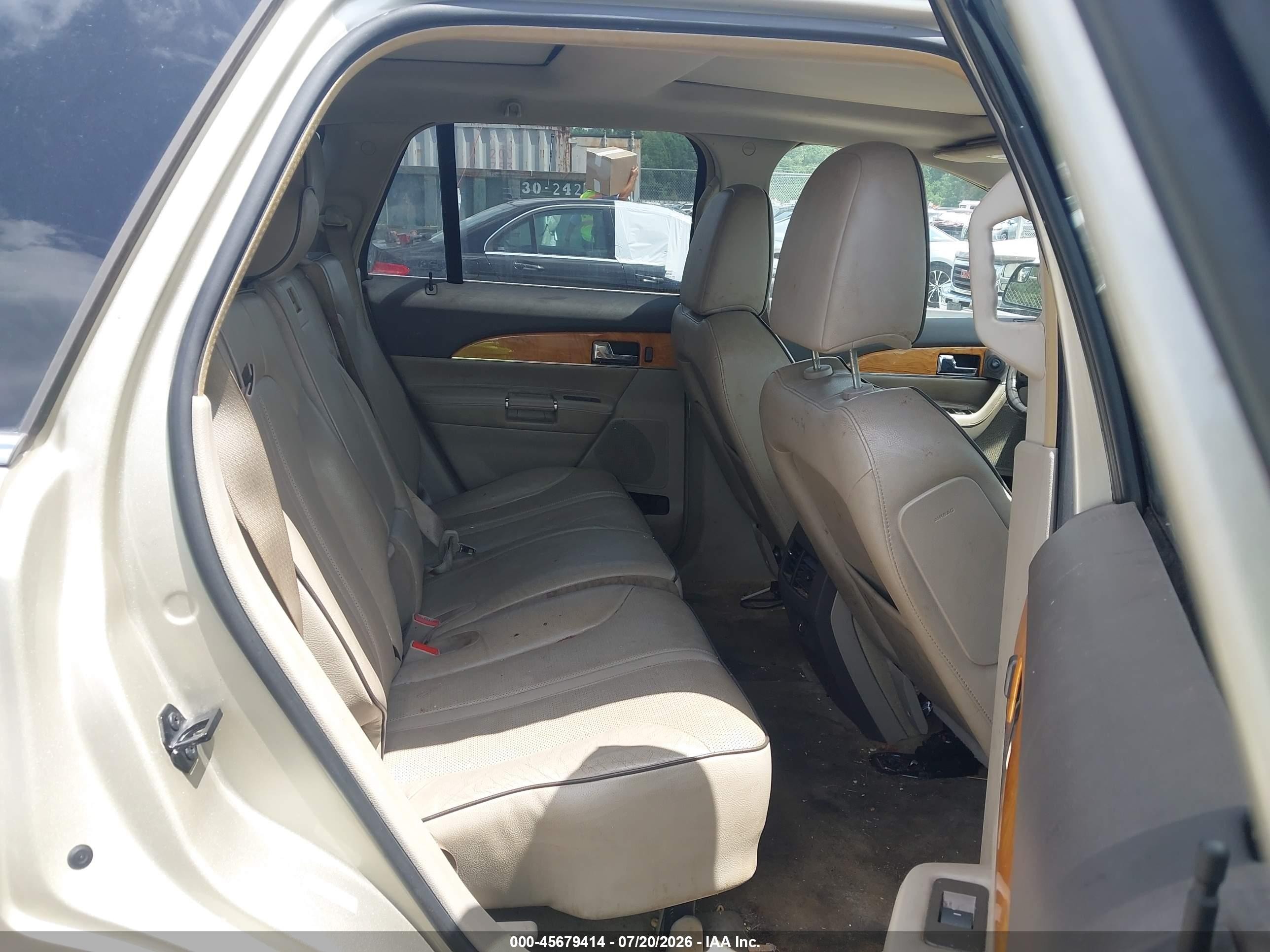 2011 Lincoln Mkx   Champagne vin: 2LMDJ6JKXBBJ18835