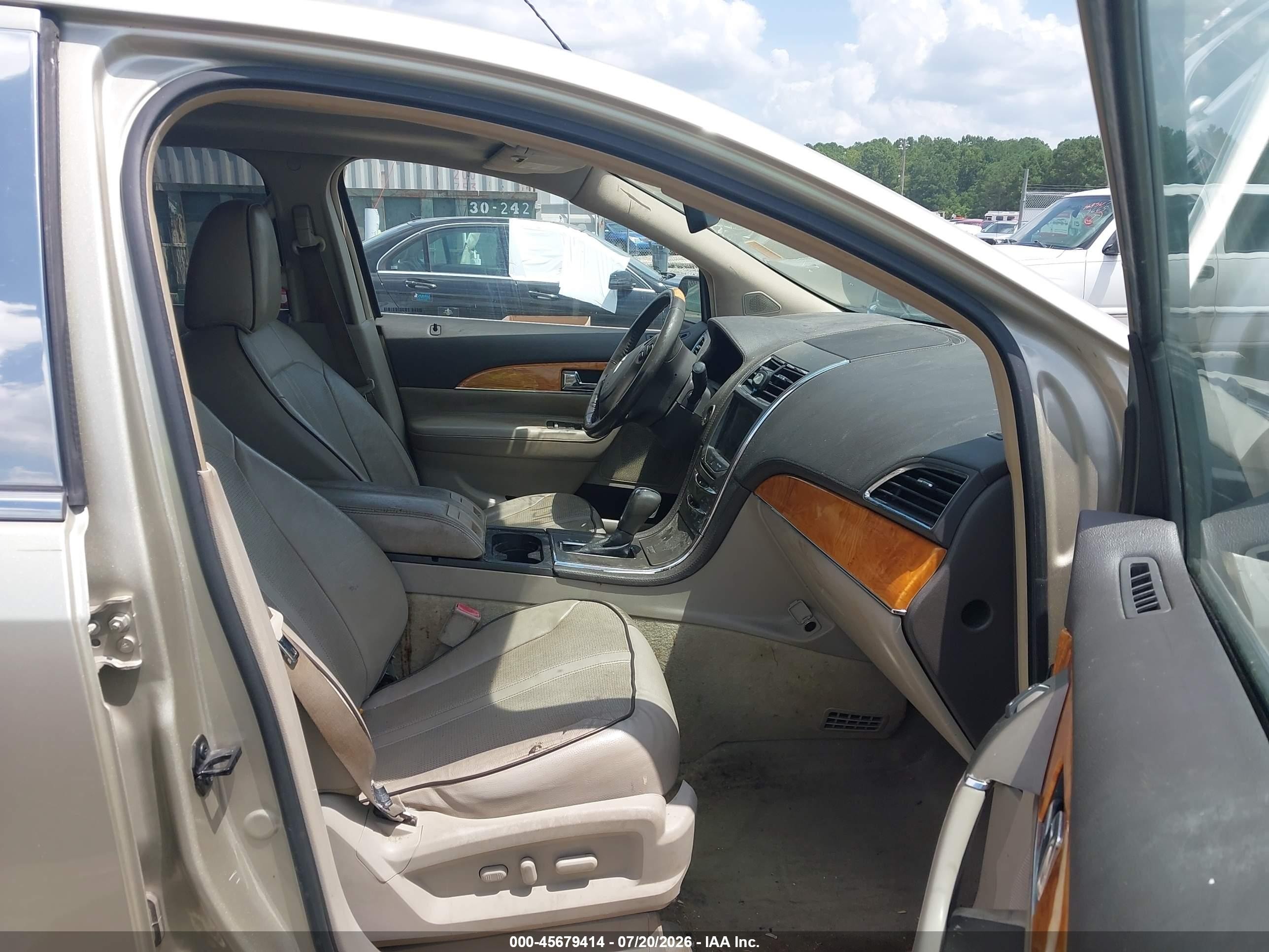 2011 Lincoln Mkx   Champagne vin: 2LMDJ6JKXBBJ18835