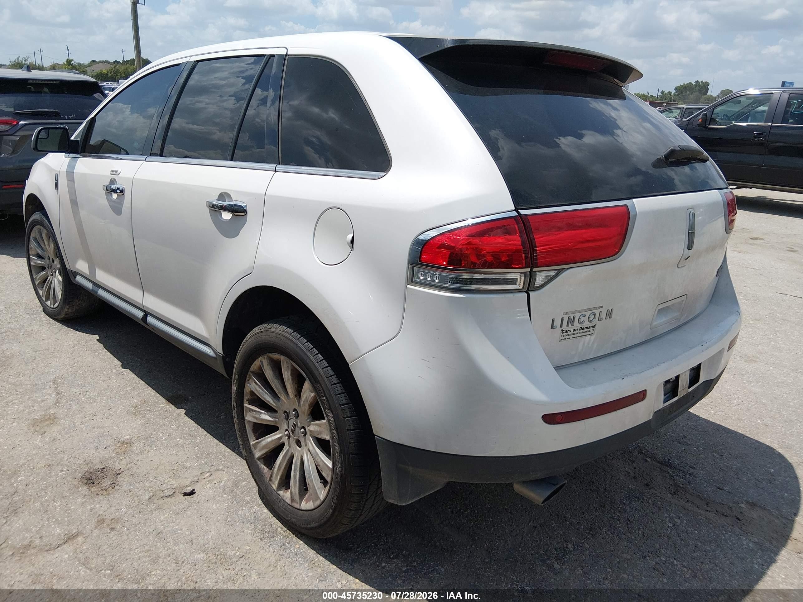 2011 Lincoln Mkx   White vin: 2LMDJ6JKXBBJ30791