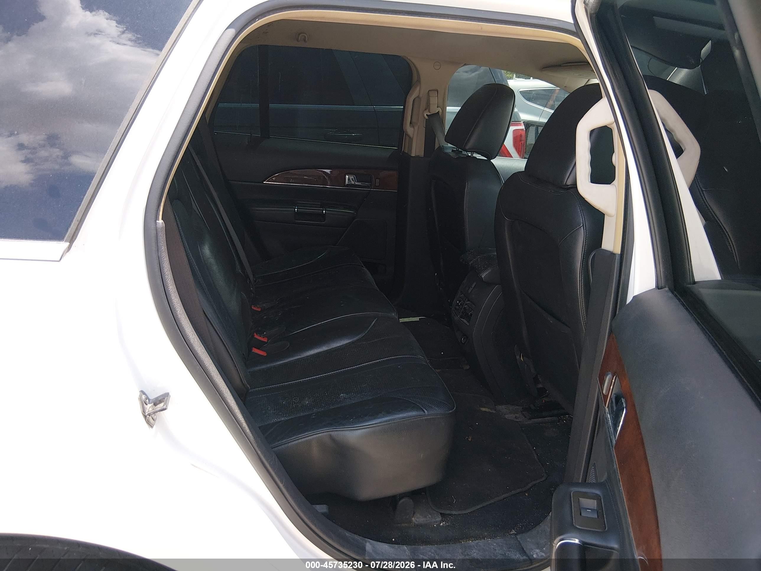 2011 Lincoln Mkx   White vin: 2LMDJ6JKXBBJ30791
