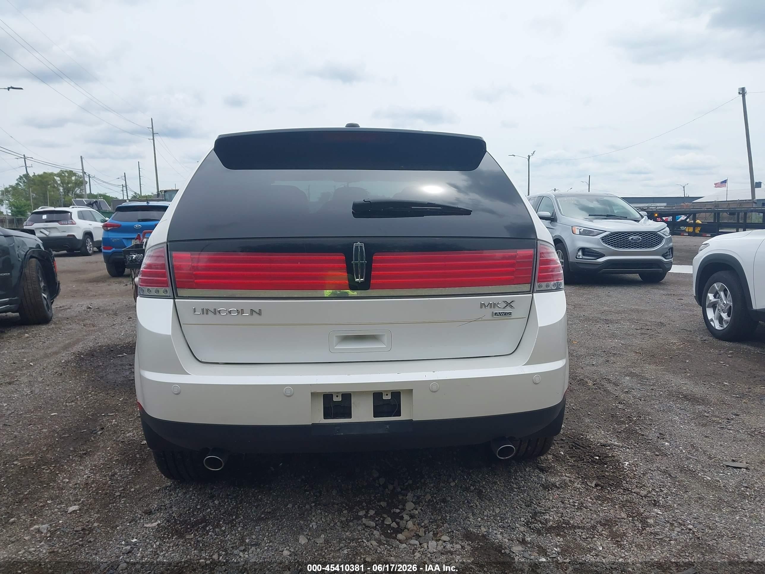 2010 Lincoln Mkx   White vin: 2LMDJ8JC4ABJ10894