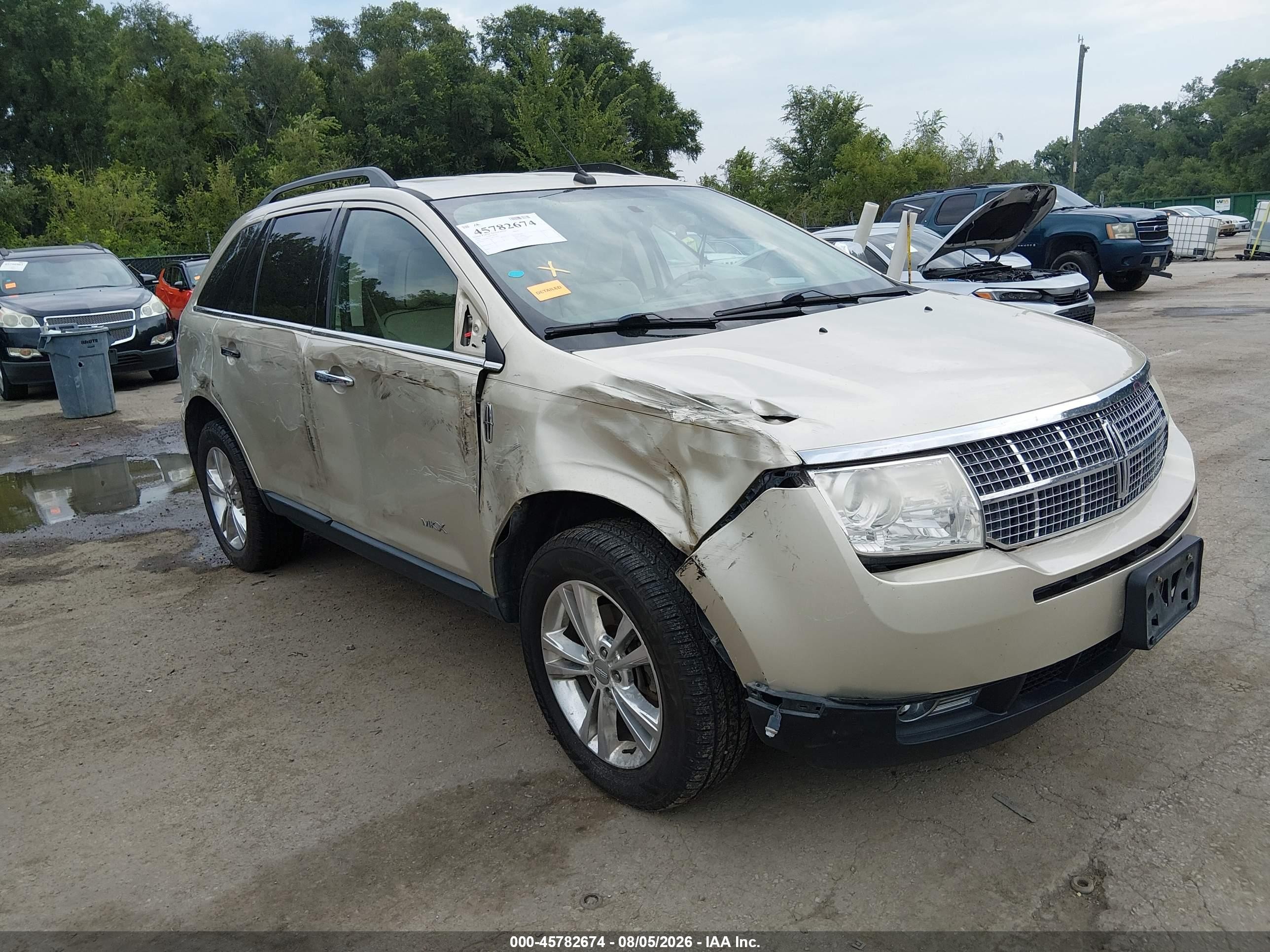 2010 Lincoln Mkx   Gold vin: 2LMDJ8JC6ABJ11982