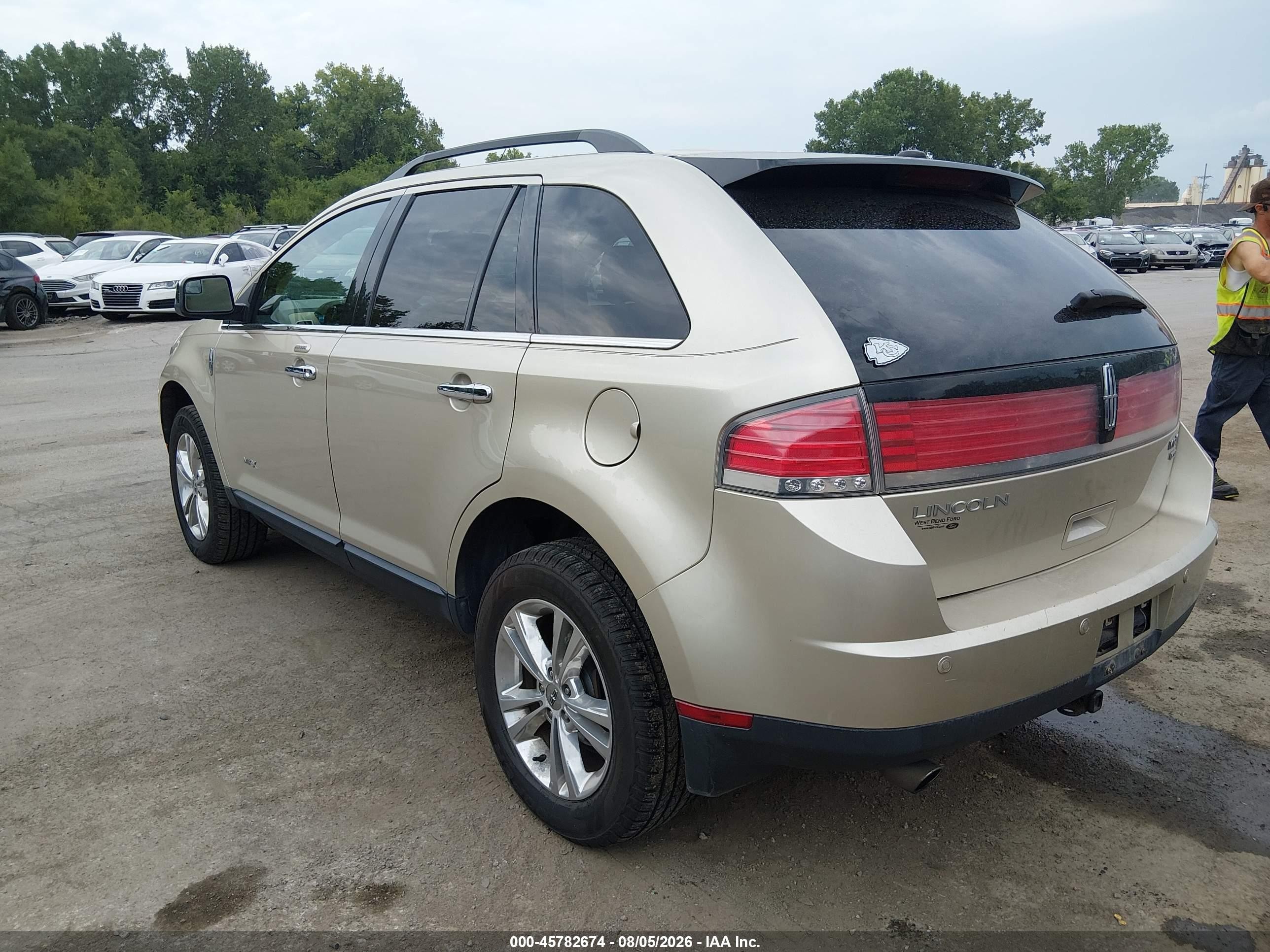 2010 Lincoln Mkx   Gold vin: 2LMDJ8JC6ABJ11982