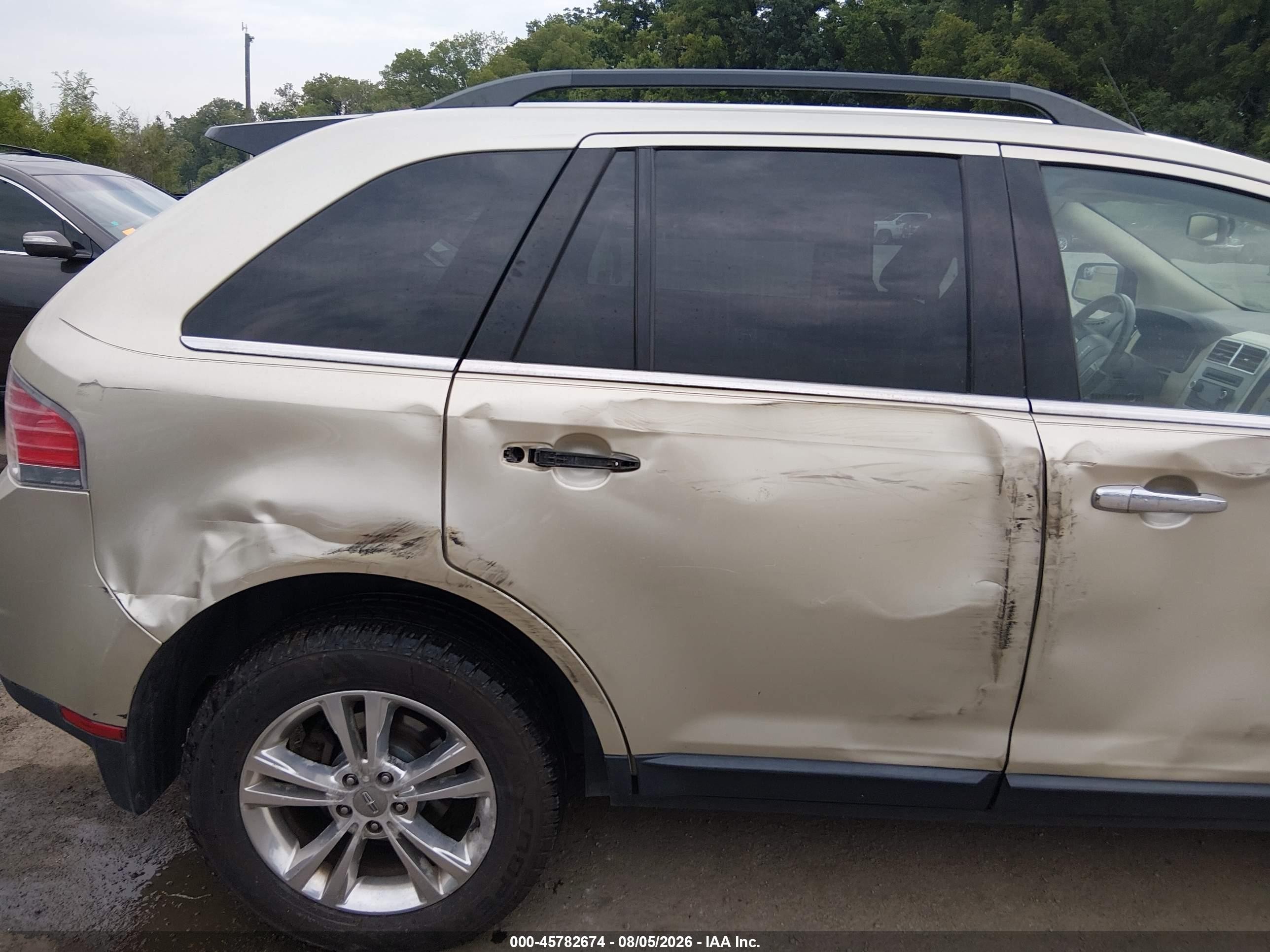 2010 Lincoln Mkx   Gold vin: 2LMDJ8JC6ABJ11982