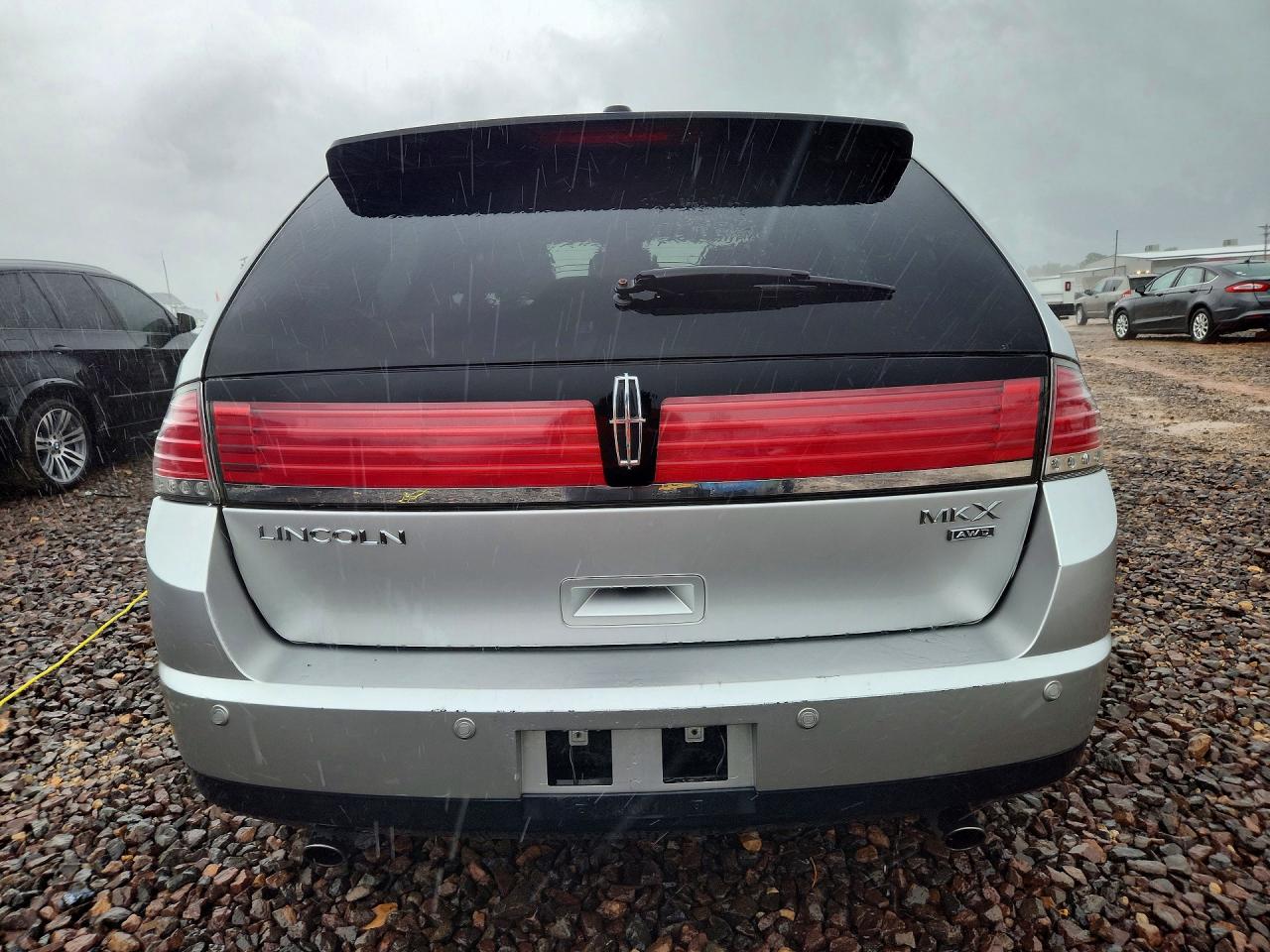 2010 Lincoln Mks 4d 2wd Silver vin: 2LMDJ8JC9ABJ19073