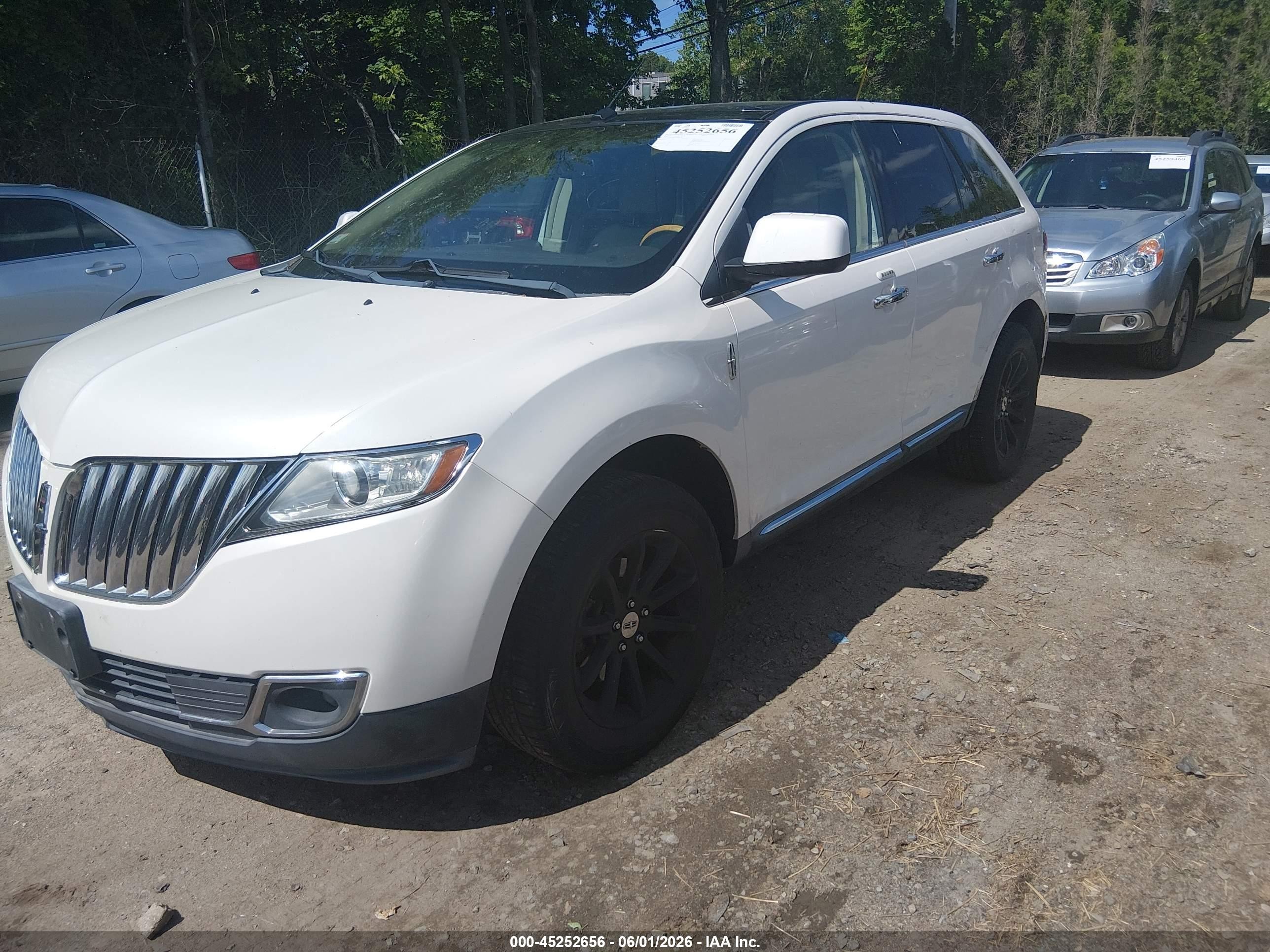 2011 Lincoln Mkx   White vin: 2LMDJ8JK1BBJ07394