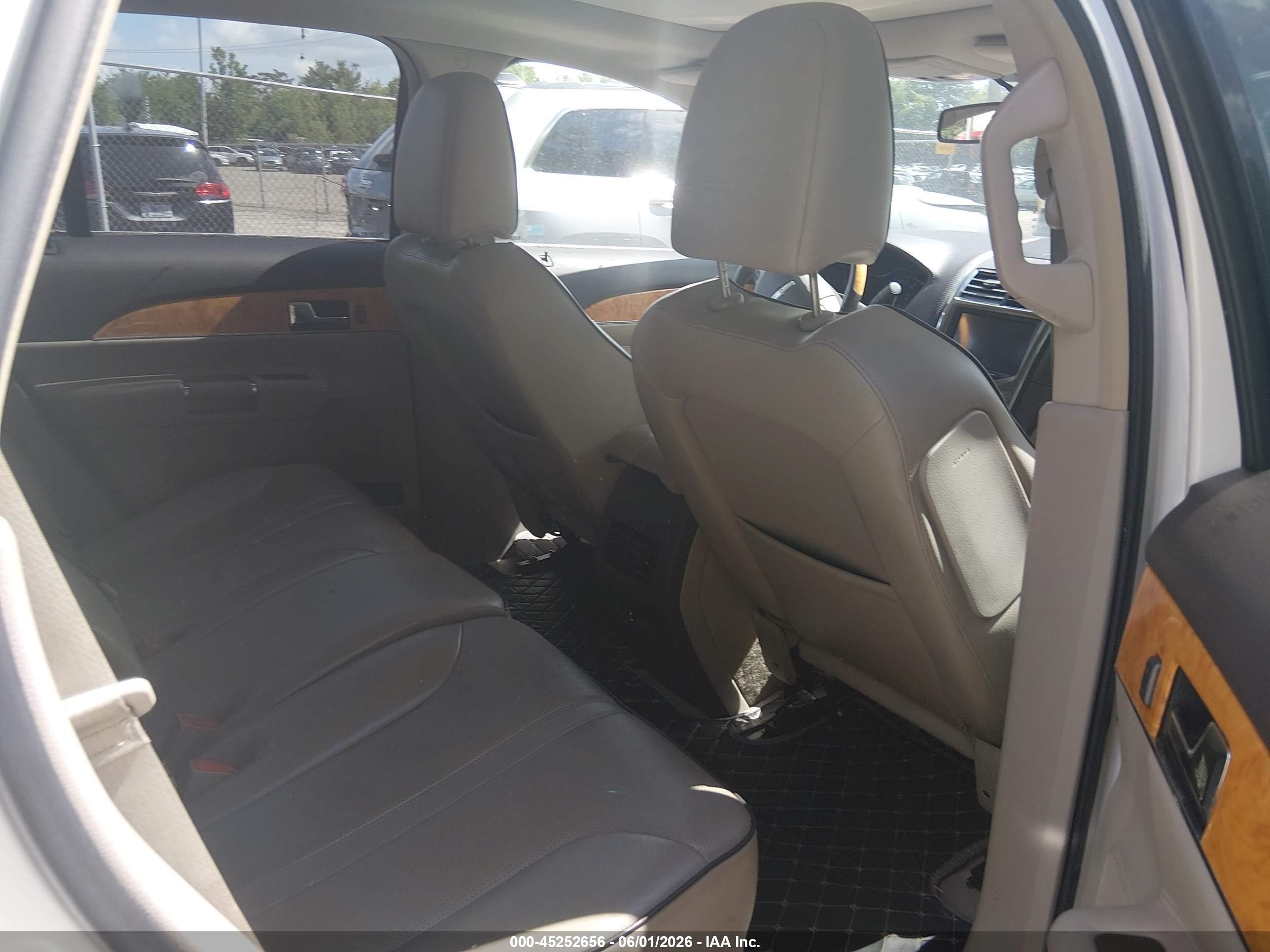 2011 Lincoln Mkx   White vin: 2LMDJ8JK1BBJ07394