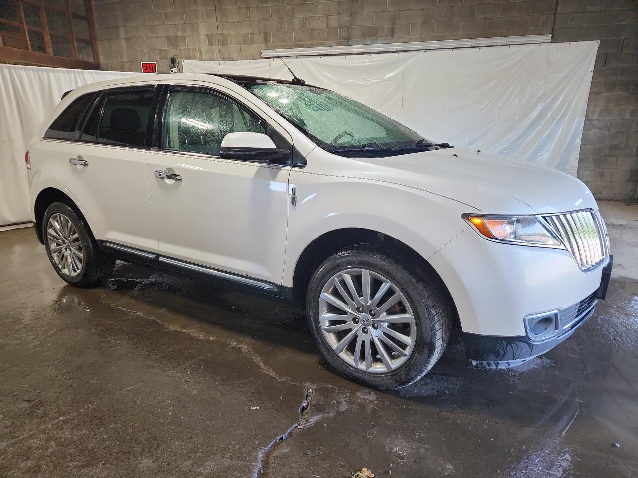2014 Lincoln Mkx White vin: 2LMDJ8JK1EBL07051 Damage: Right Front Door, Chipped, 2