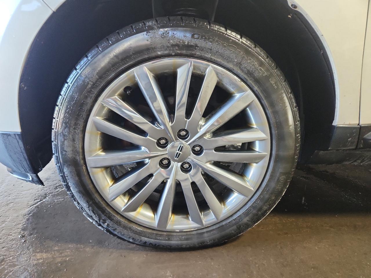 2014 Lincoln Mkx White vin: 2LMDJ8JK1EBL07051 Damage: Left Front Wheel, Curb Rash, 2 To 3 Inches