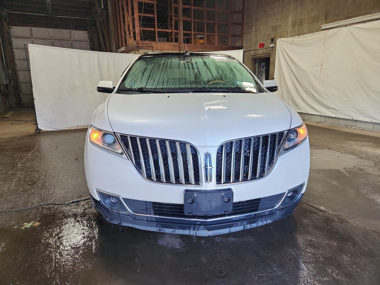 2014 Lincoln Mkx White vin: 2LMDJ8JK1EBL07051 Damage: Hood, Chipped, 4