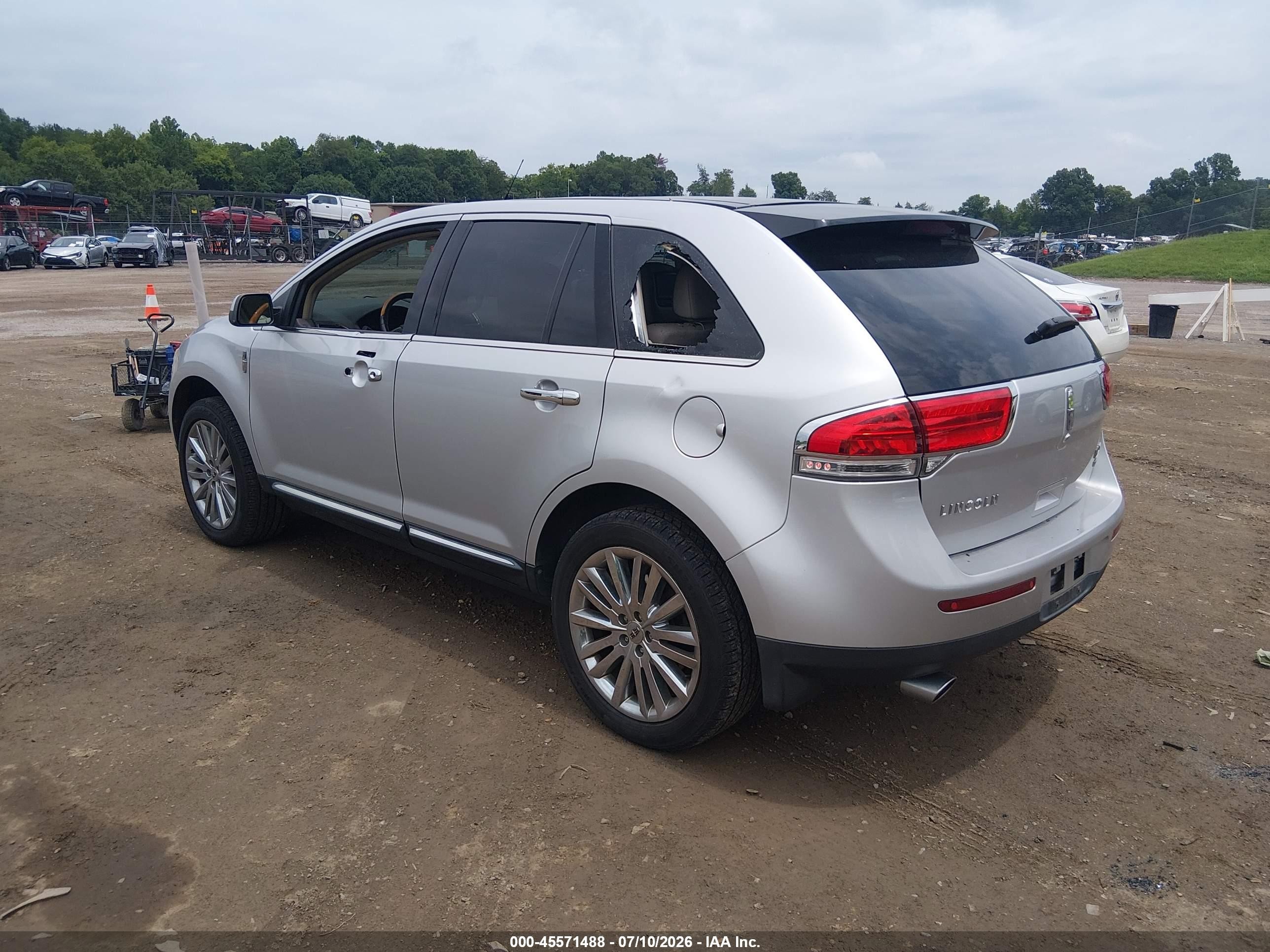2011 Lincoln Mkx   Silver vin: 2LMDJ8JK2BBJ28173