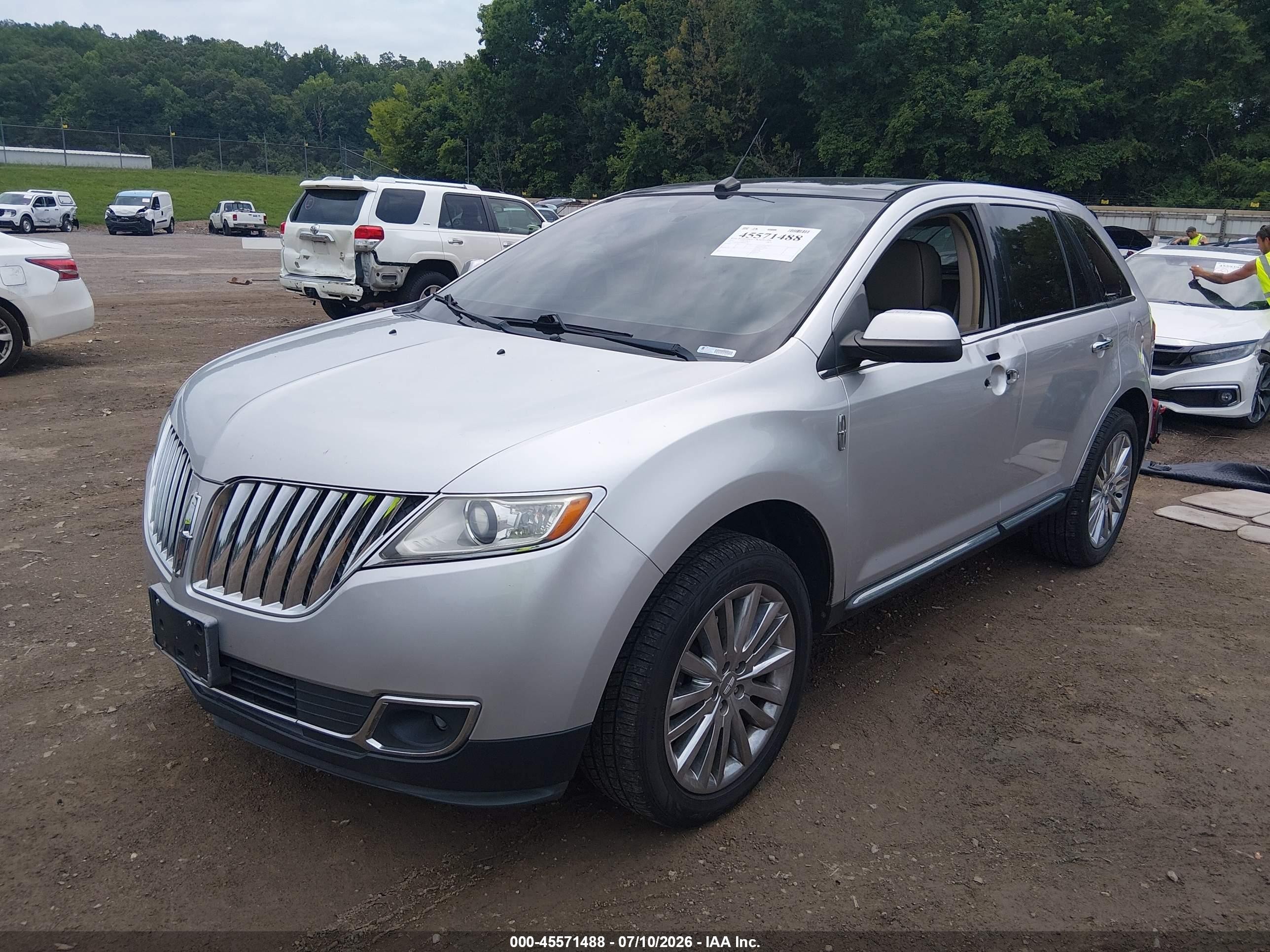 2011 Lincoln Mkx   Silver vin: 2LMDJ8JK2BBJ28173