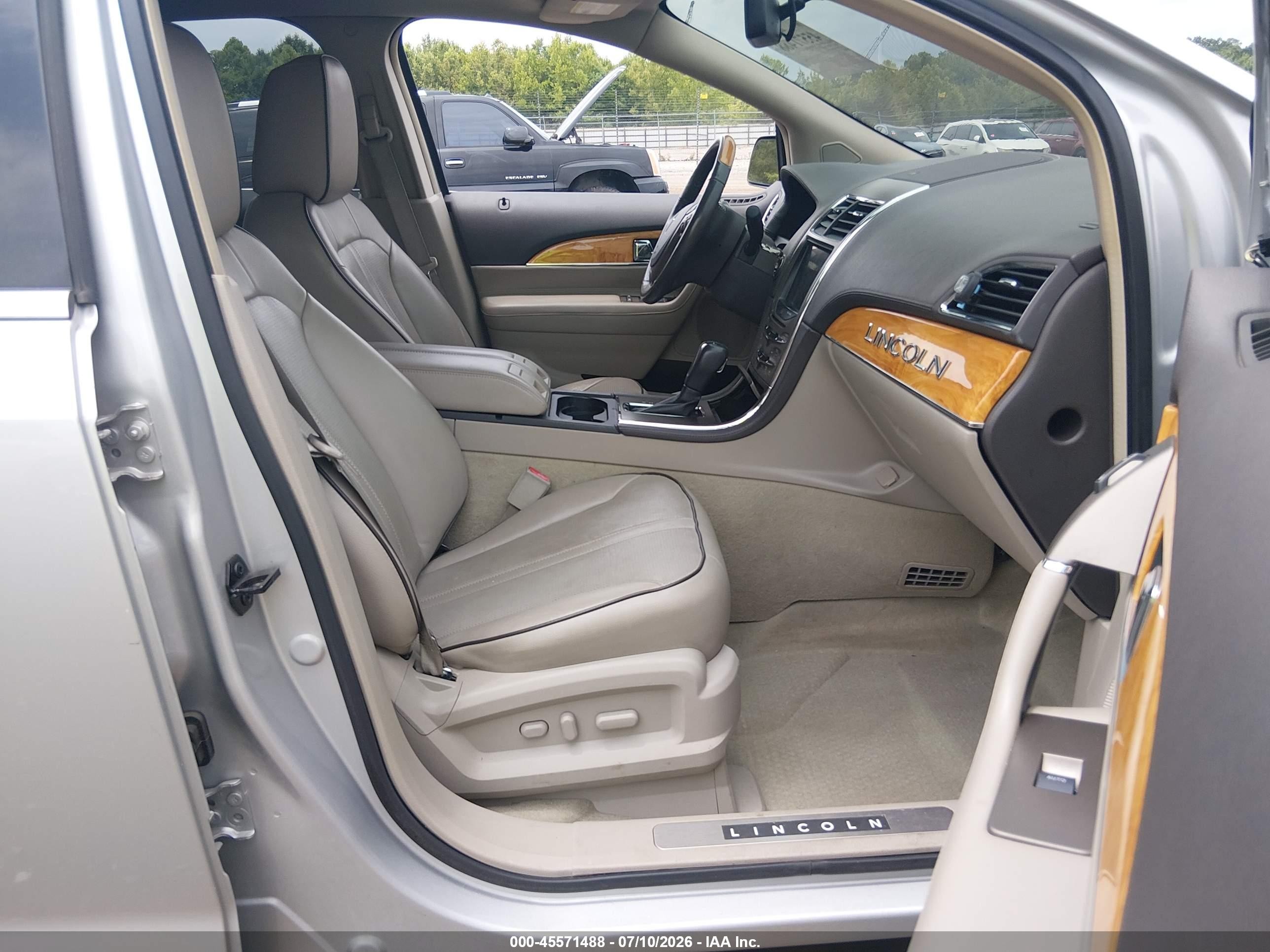 2011 Lincoln Mkx   Silver vin: 2LMDJ8JK2BBJ28173