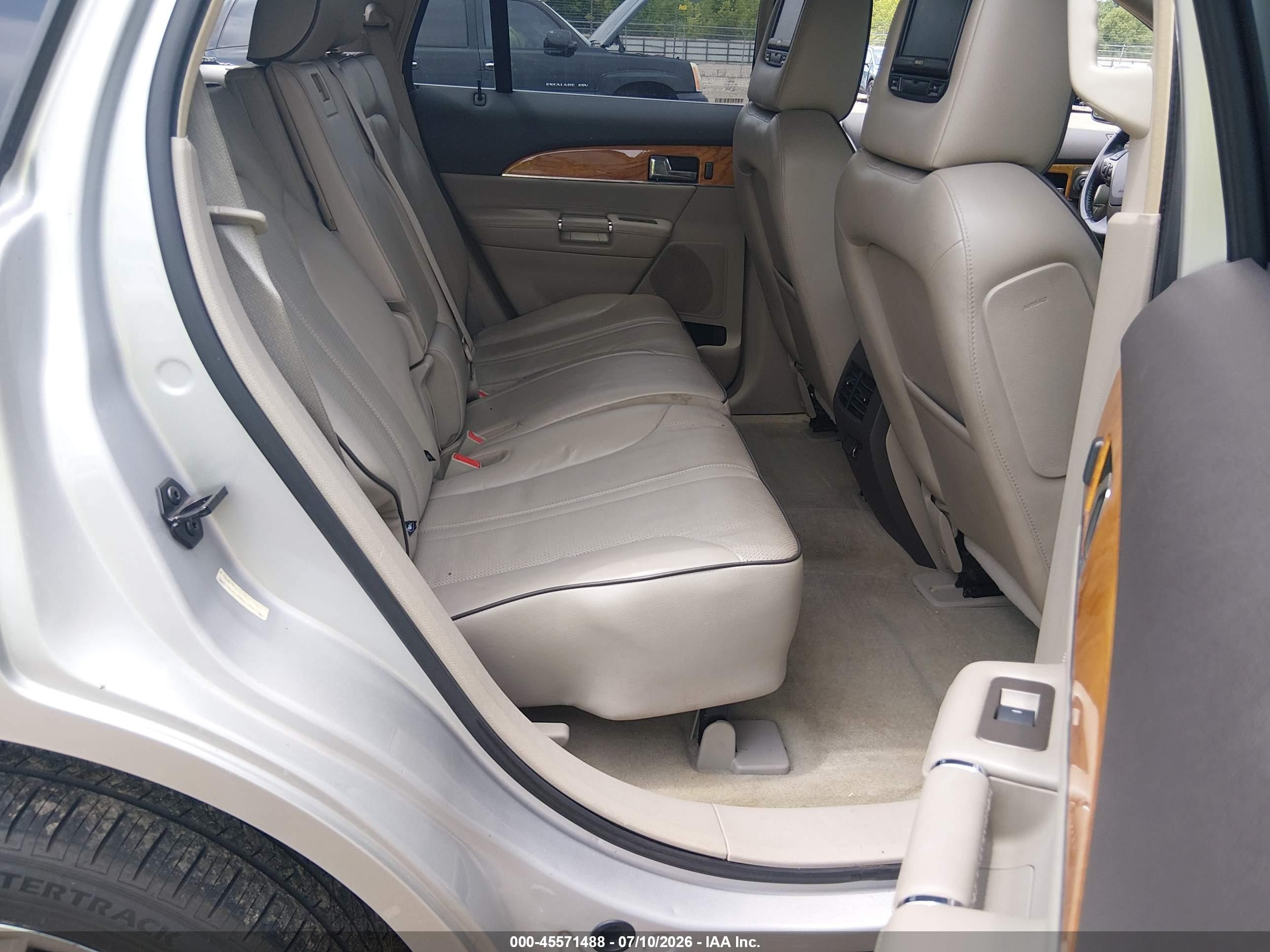 2011 Lincoln Mkx   Silver vin: 2LMDJ8JK2BBJ28173